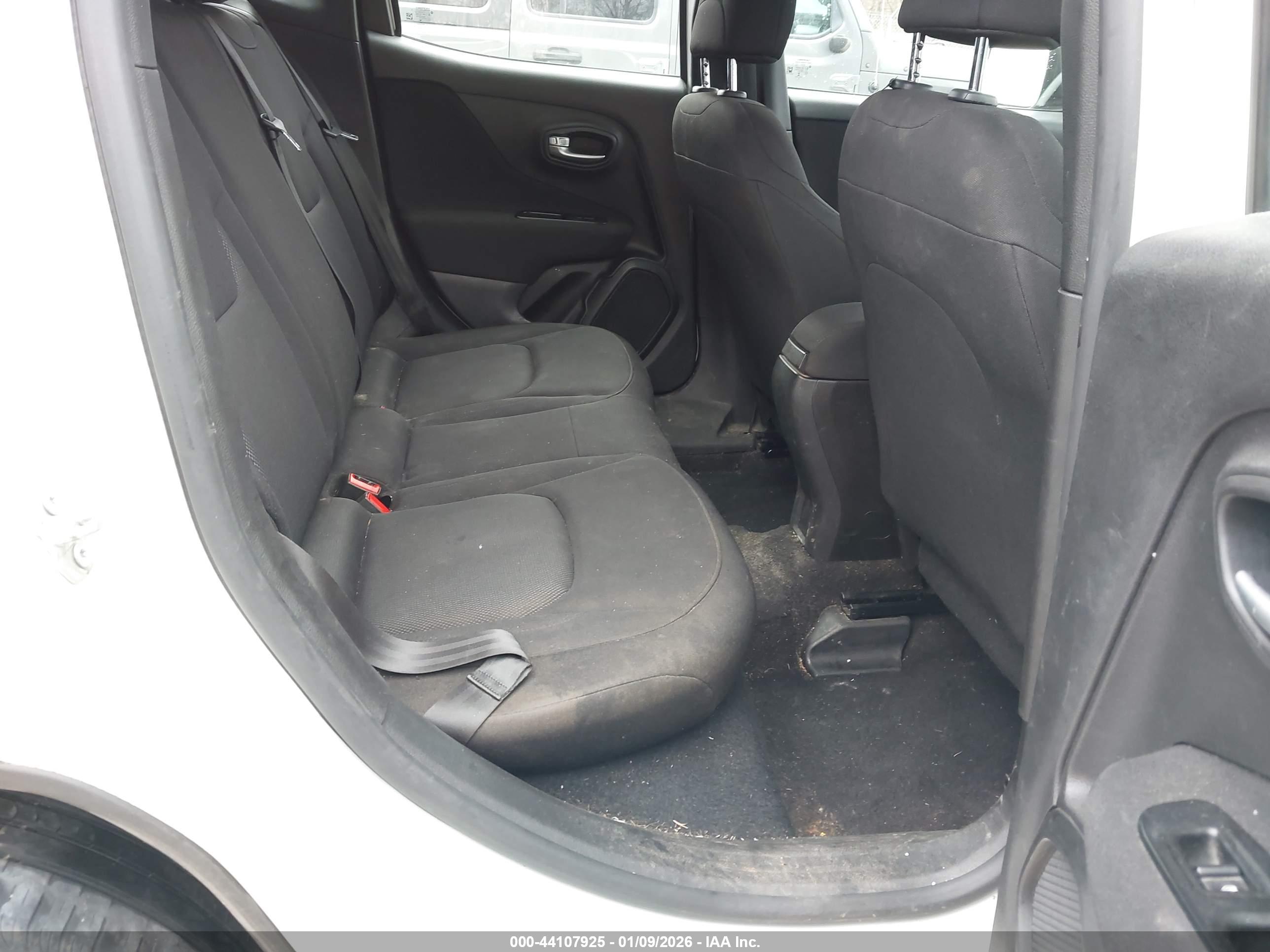 JEEP RENEGADE image 8