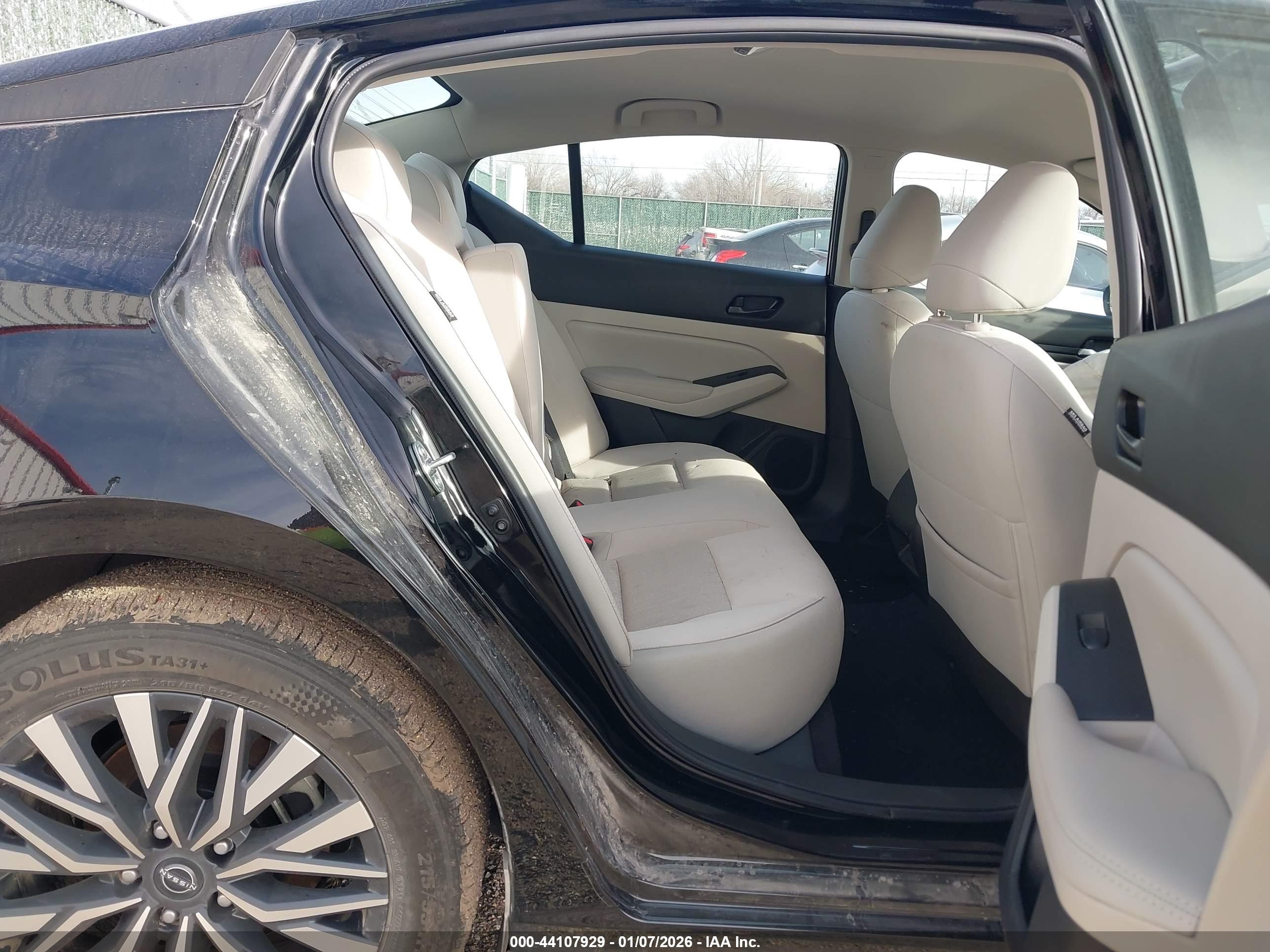NISSAN ALTIMA image 8