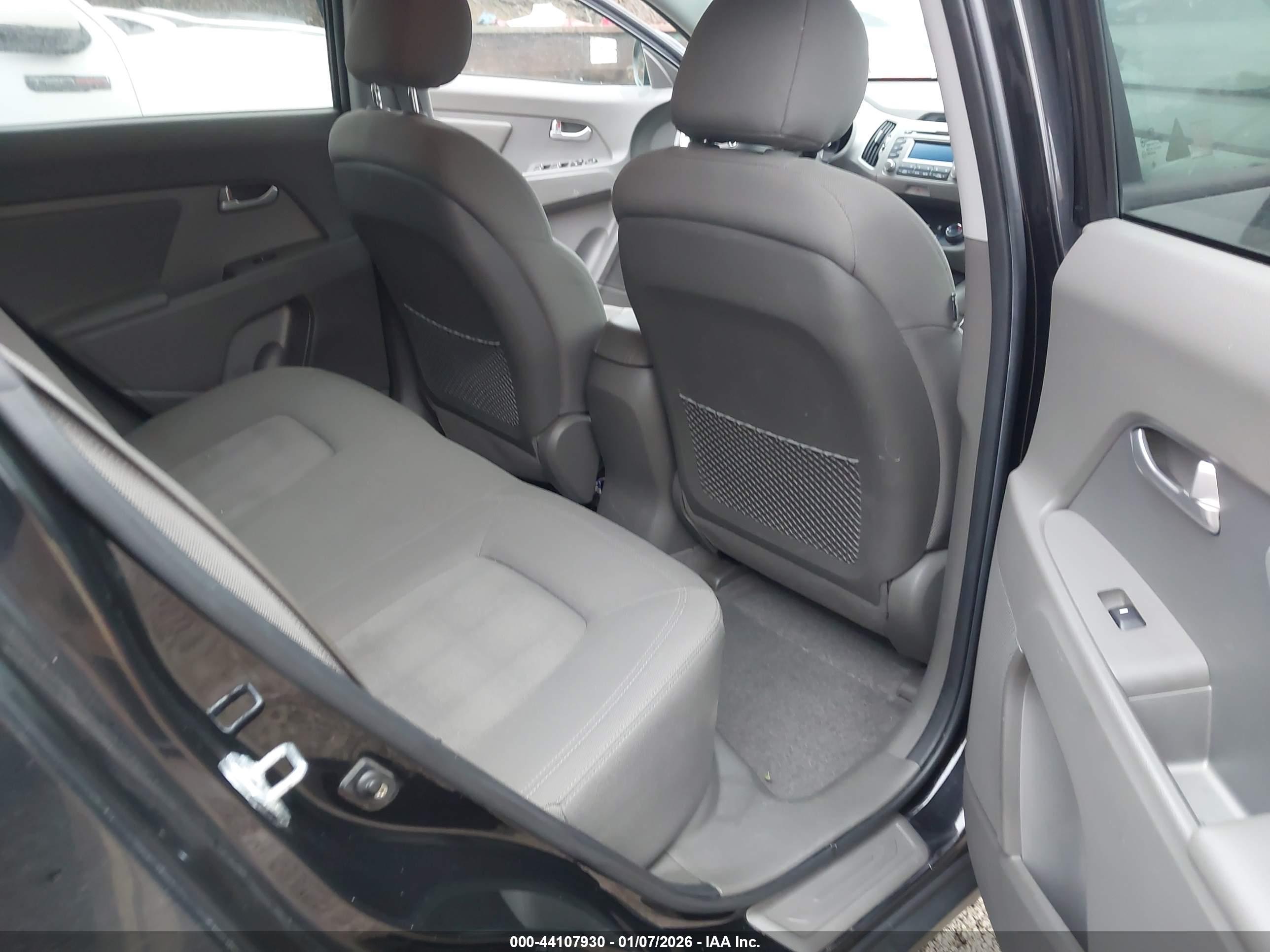 KIA SPORTAGE image 8