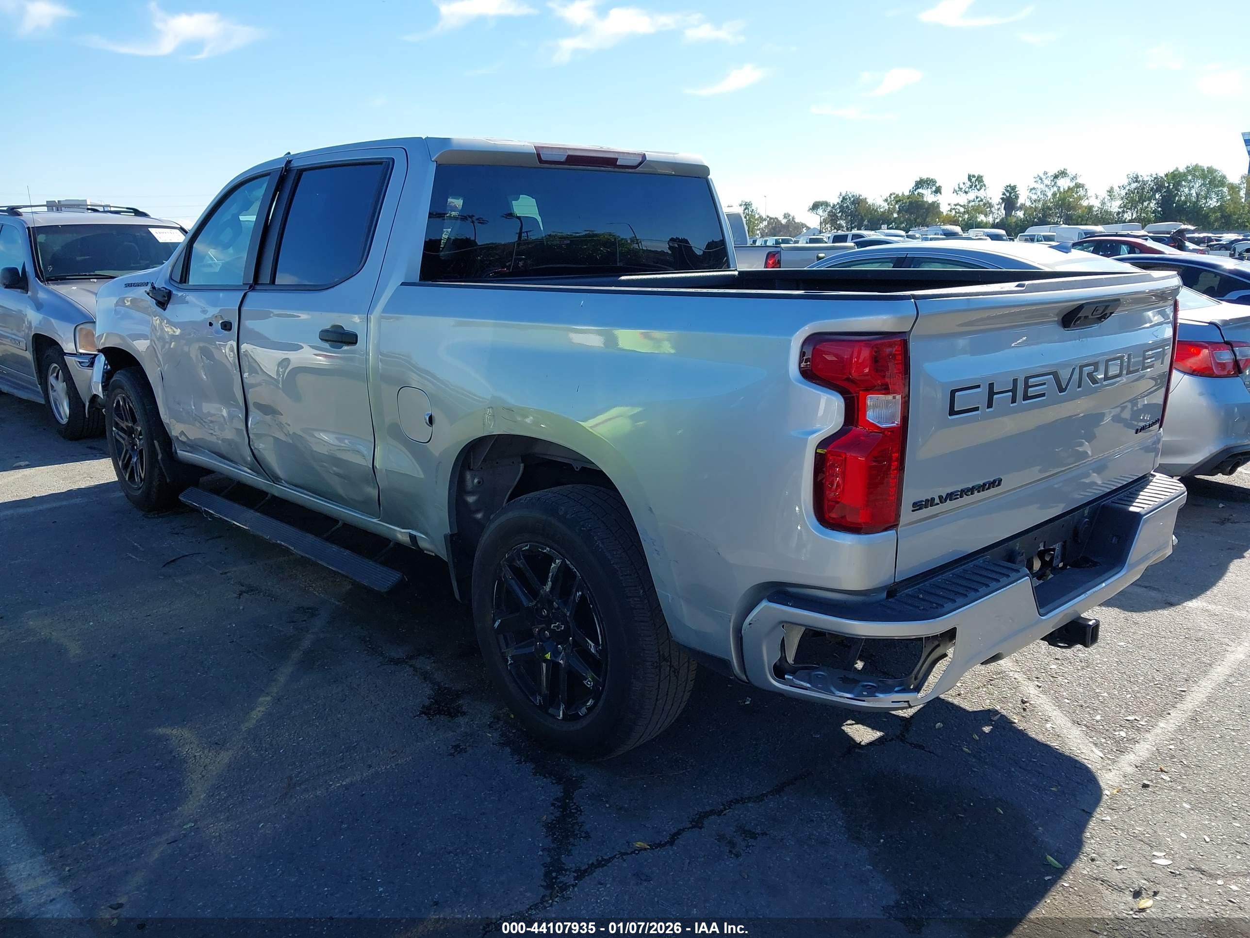 CHEVROLET SILVERADO image 3