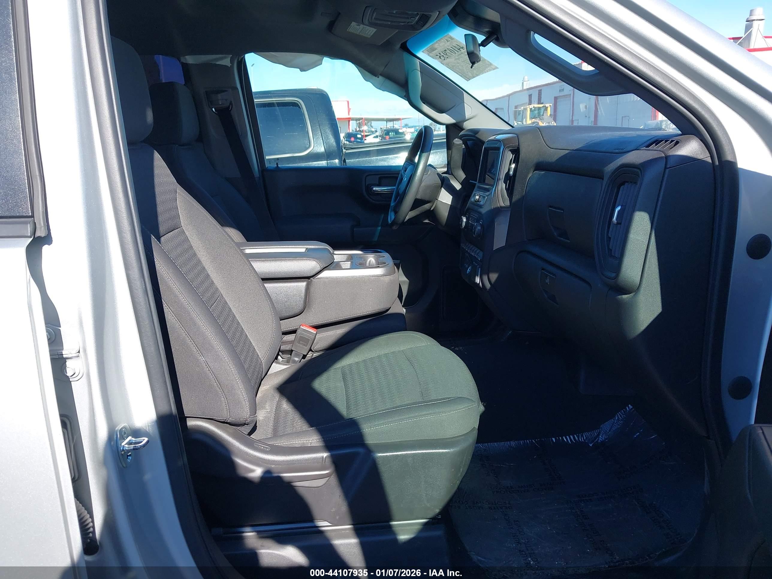 CHEVROLET SILVERADO image 5
