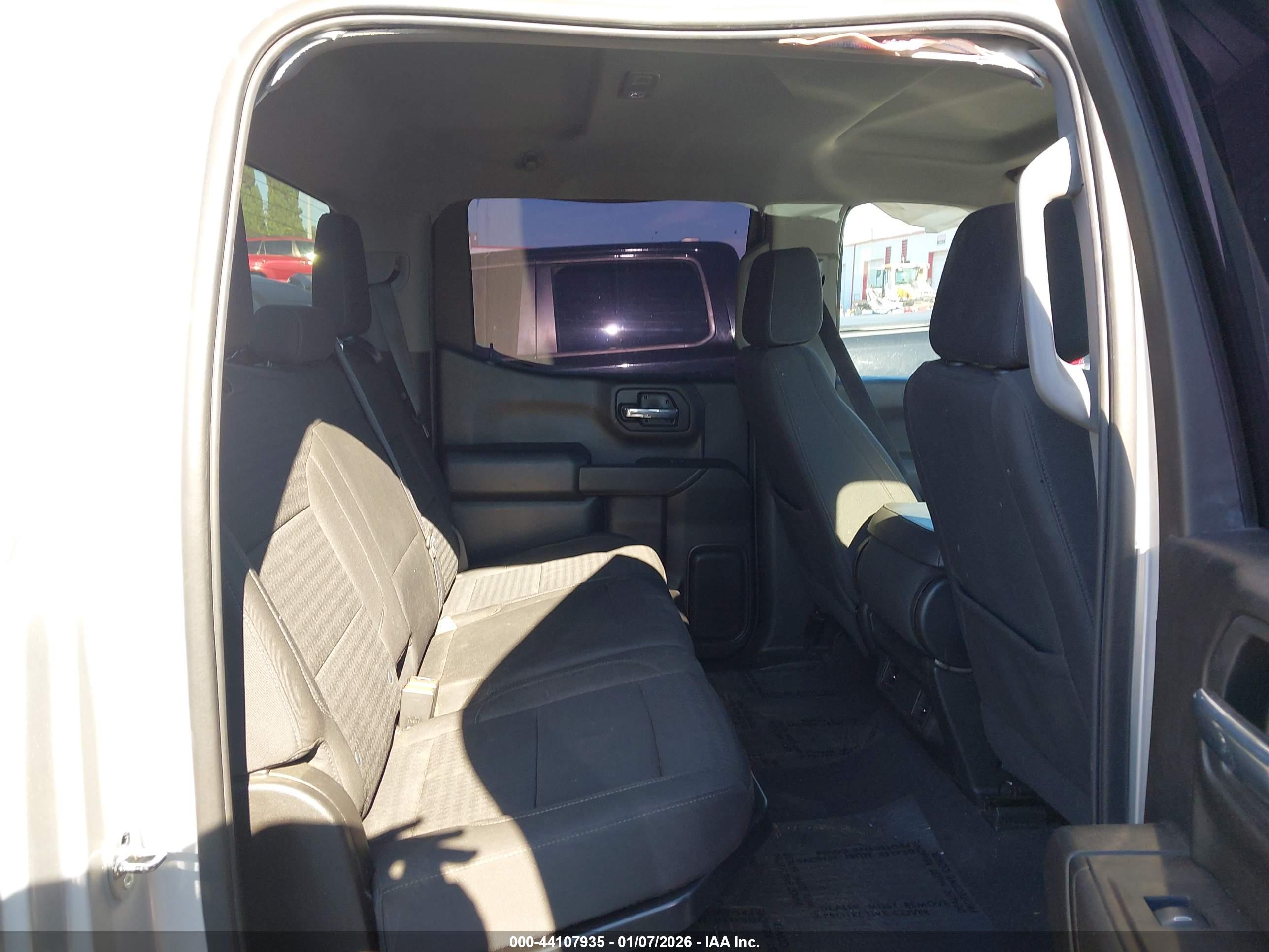 CHEVROLET SILVERADO image 8