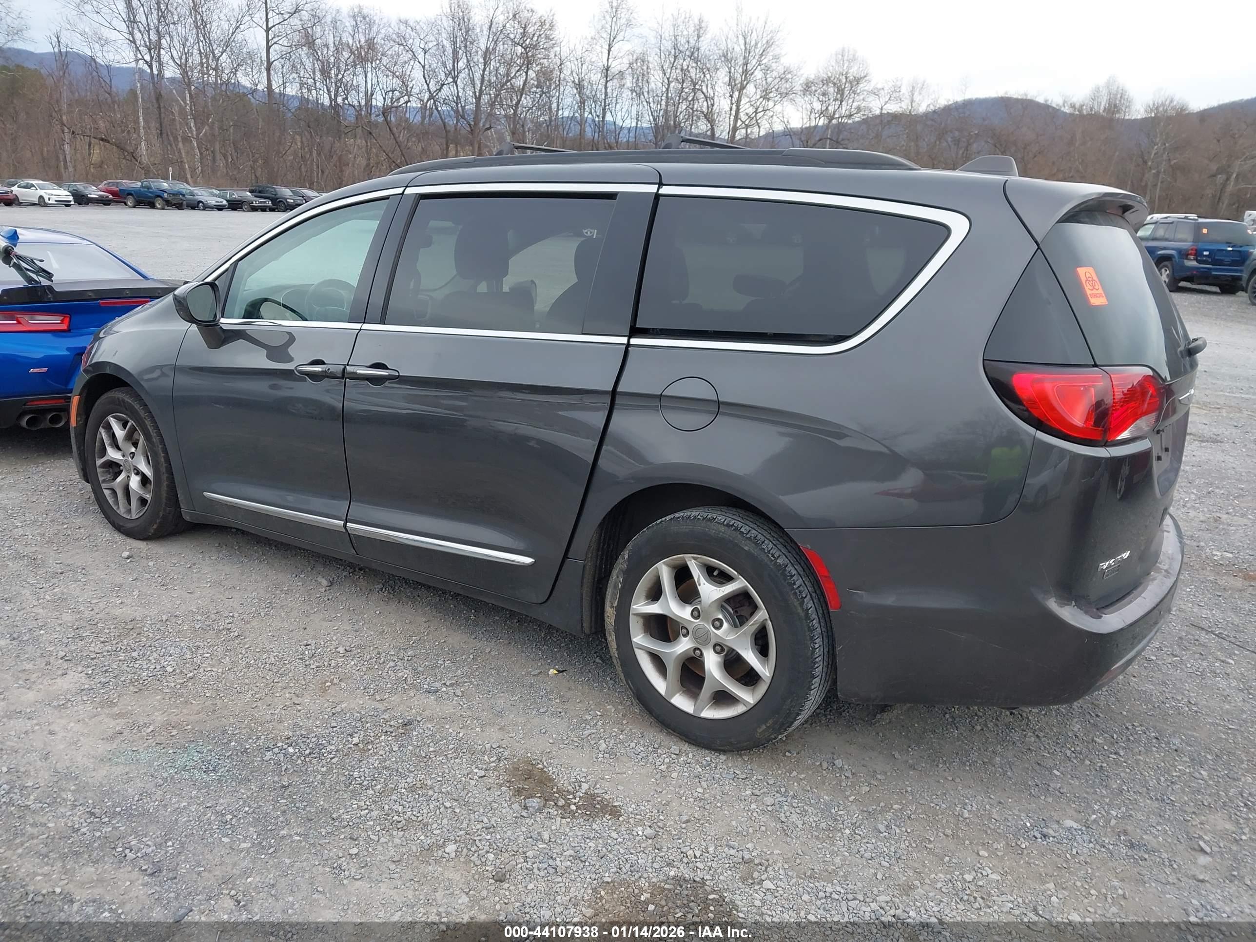 CHRYSLER PACIFICA image 3