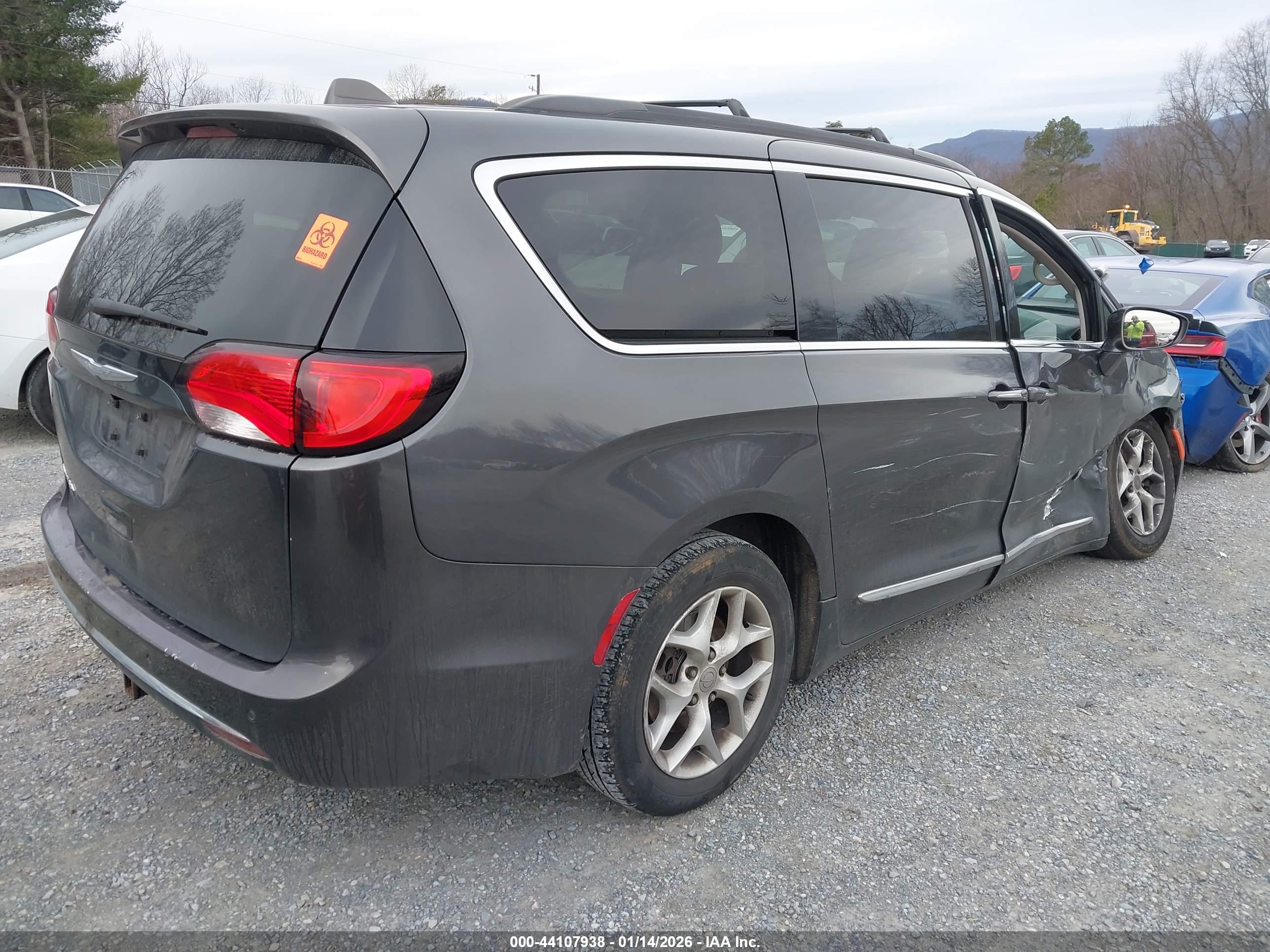 CHRYSLER PACIFICA image 4