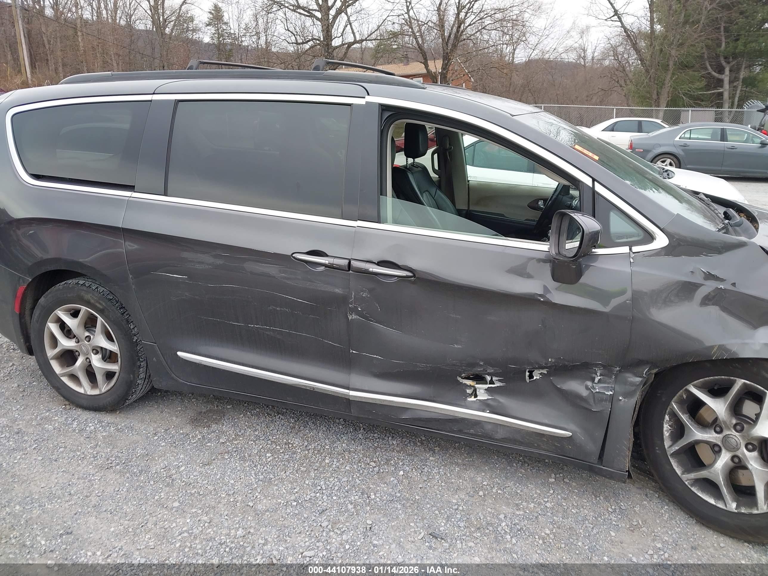 CHRYSLER PACIFICA image 6