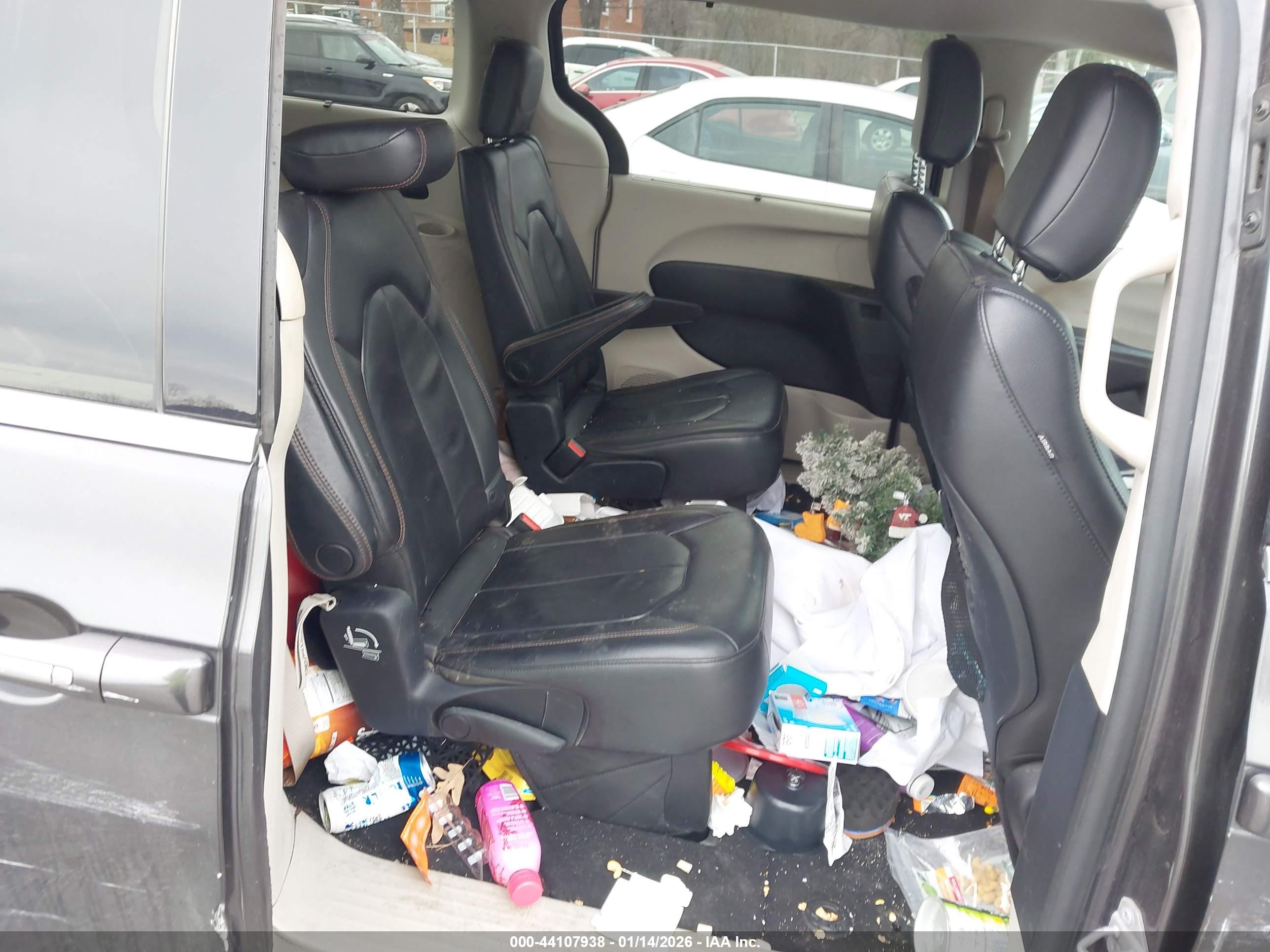 CHRYSLER PACIFICA image 8