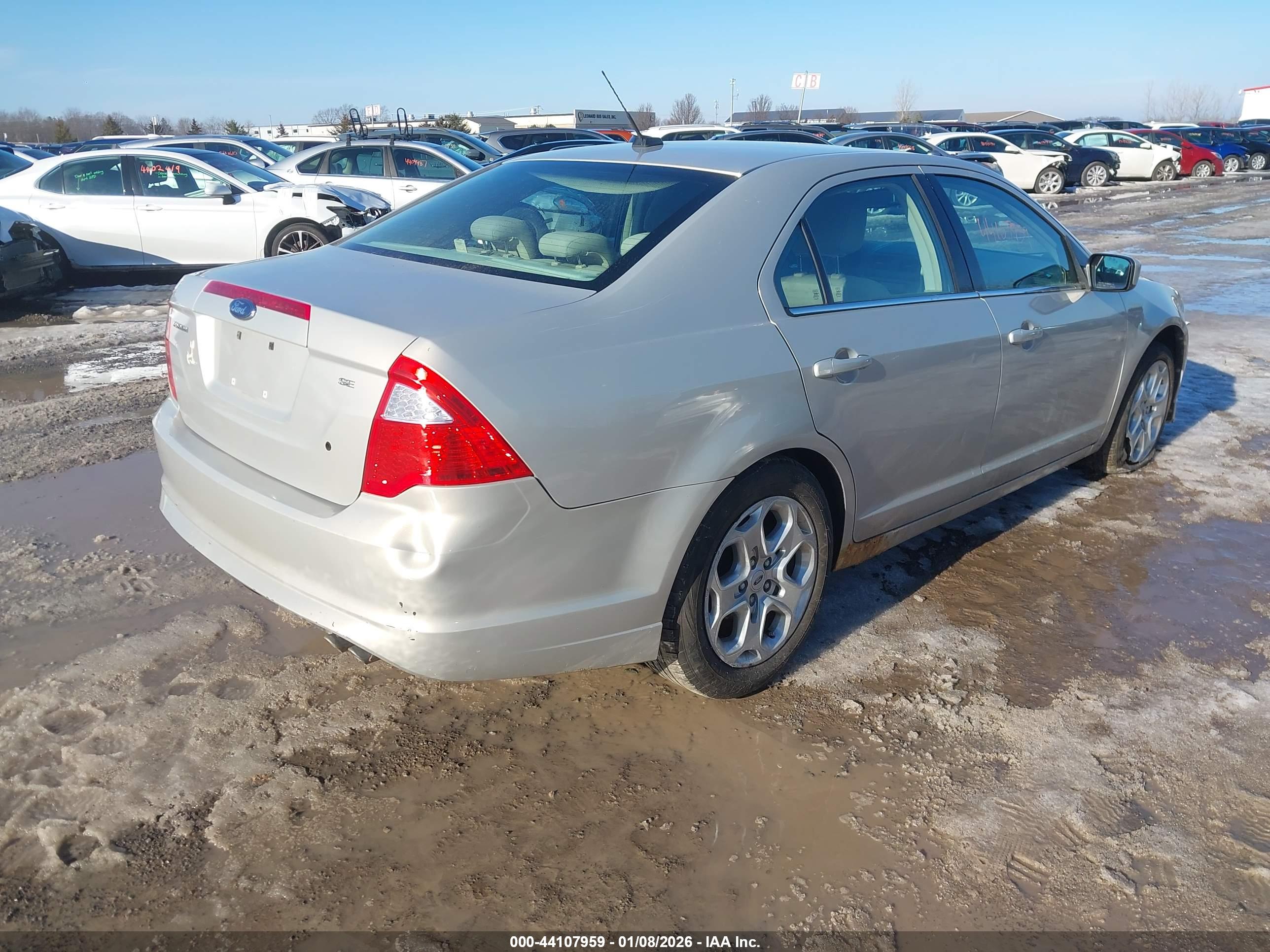 FORD FUSION image 4