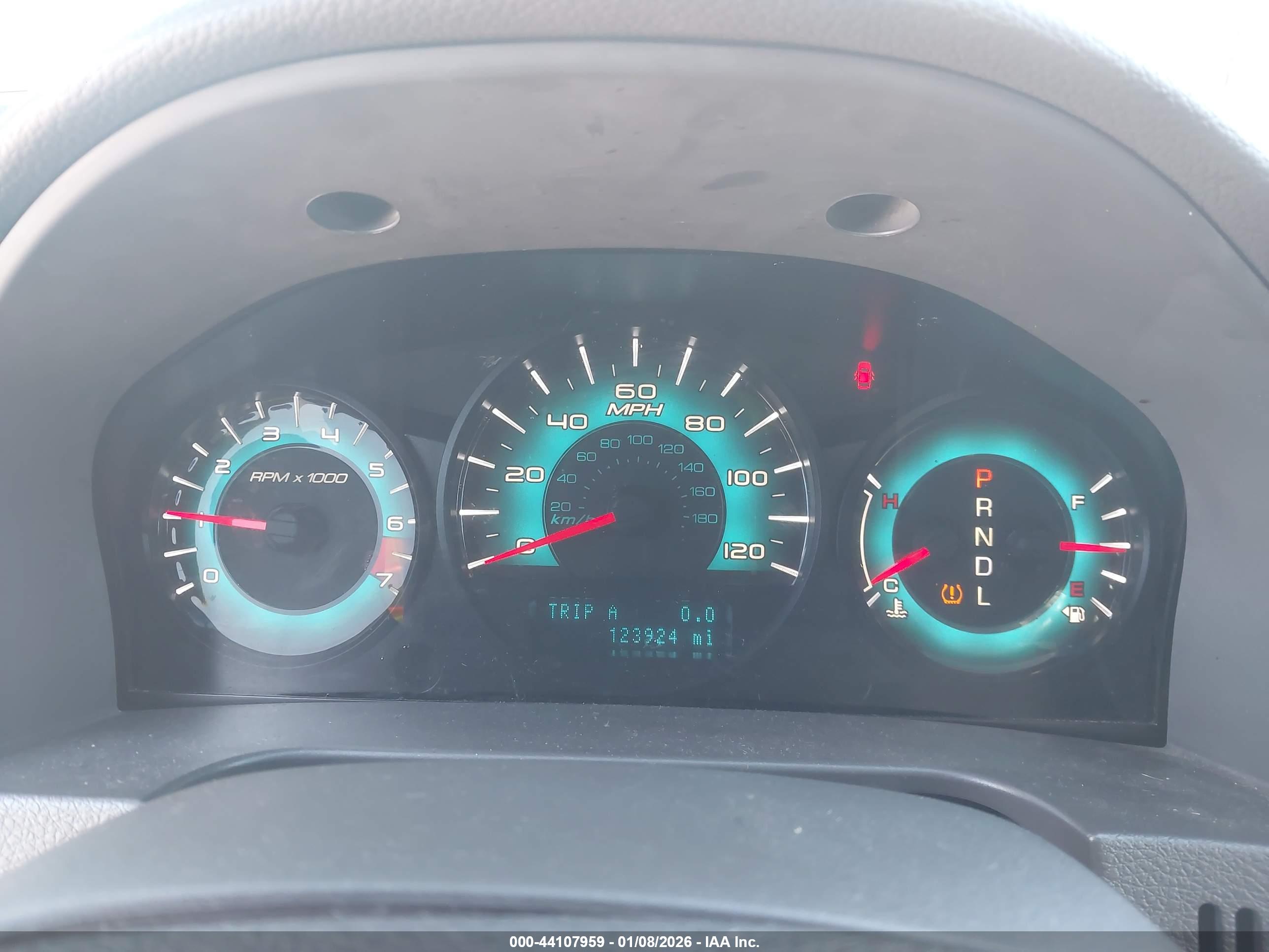 FORD FUSION image 7