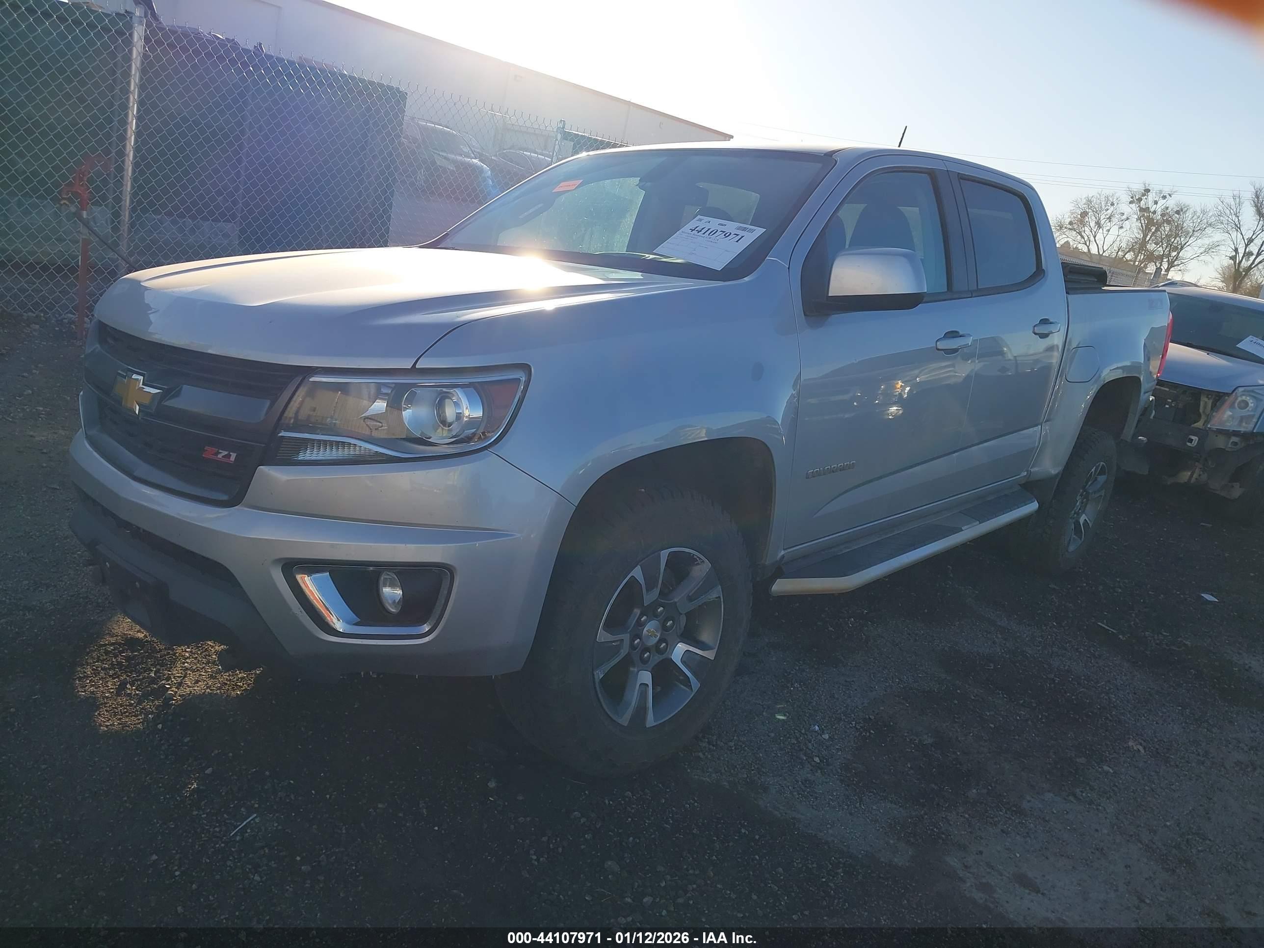 CHEVROLET COLORADO image 2