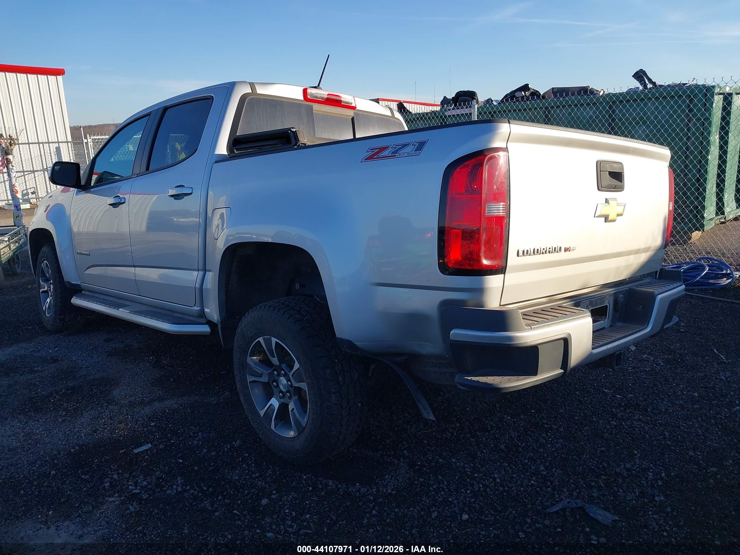 CHEVROLET COLORADO image 3