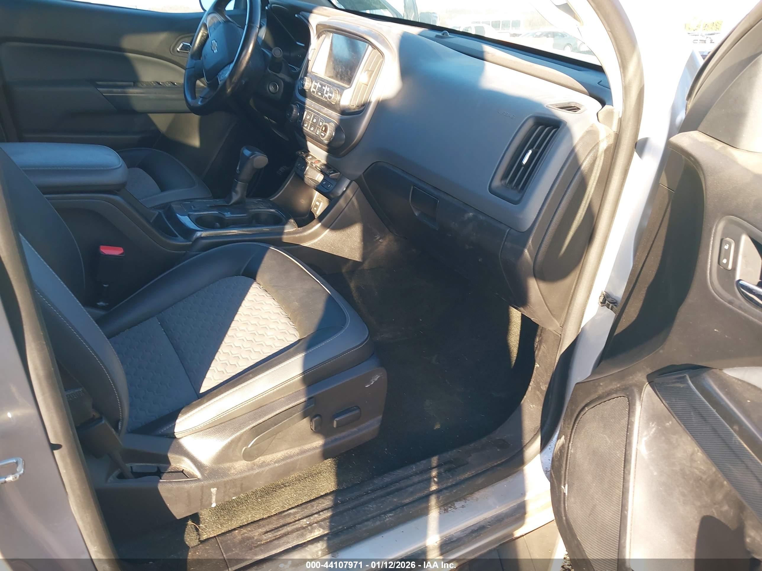 CHEVROLET COLORADO image 5