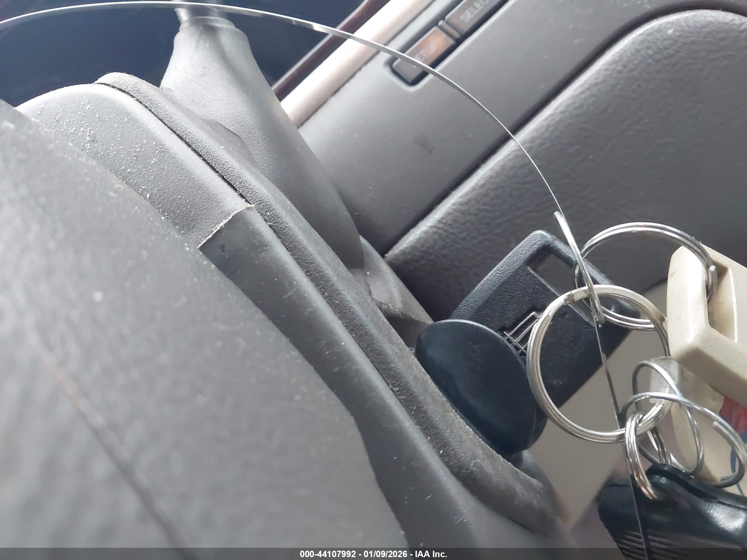 LINCOLN TOWN image 11