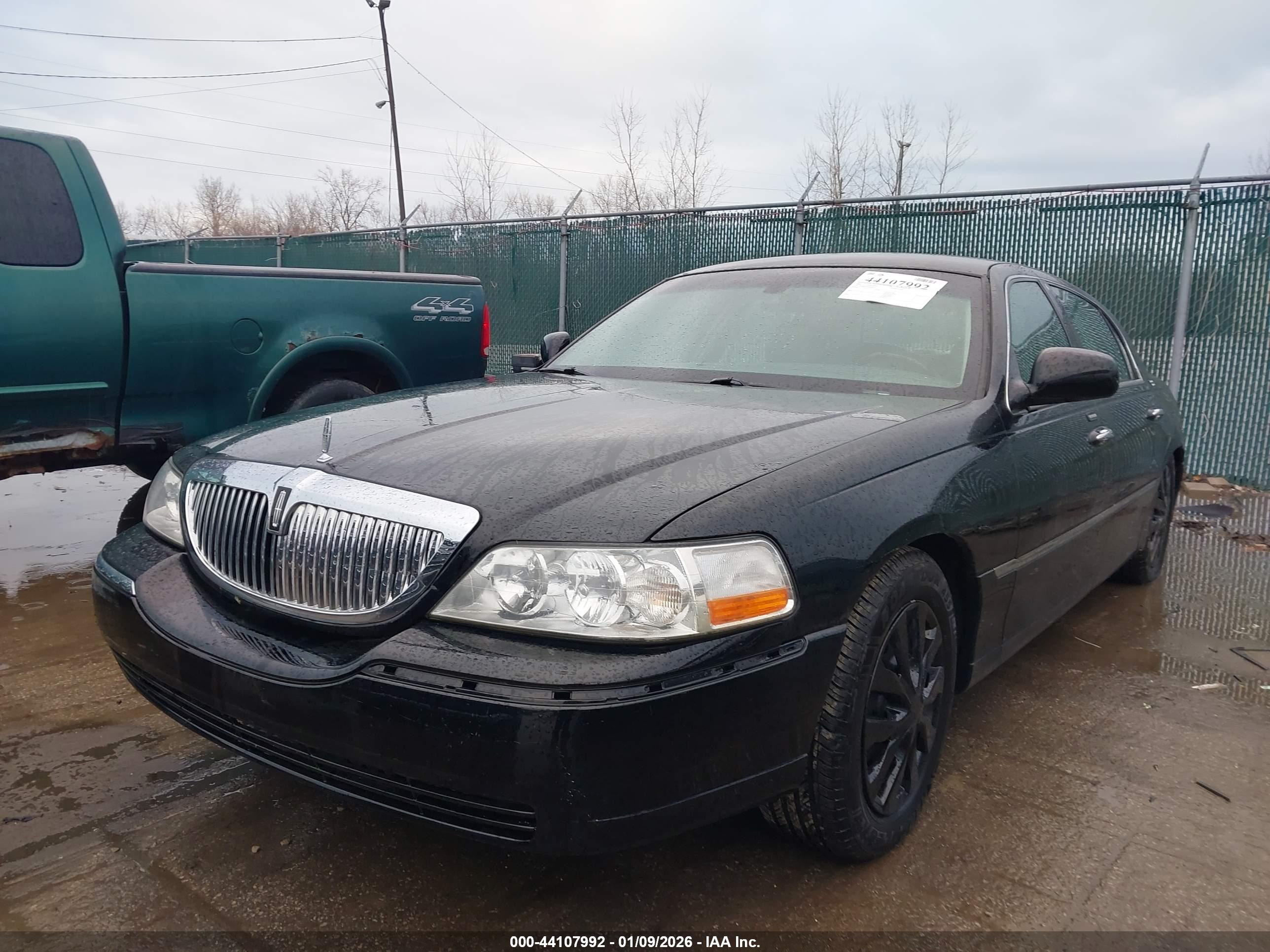 LINCOLN TOWN image 2