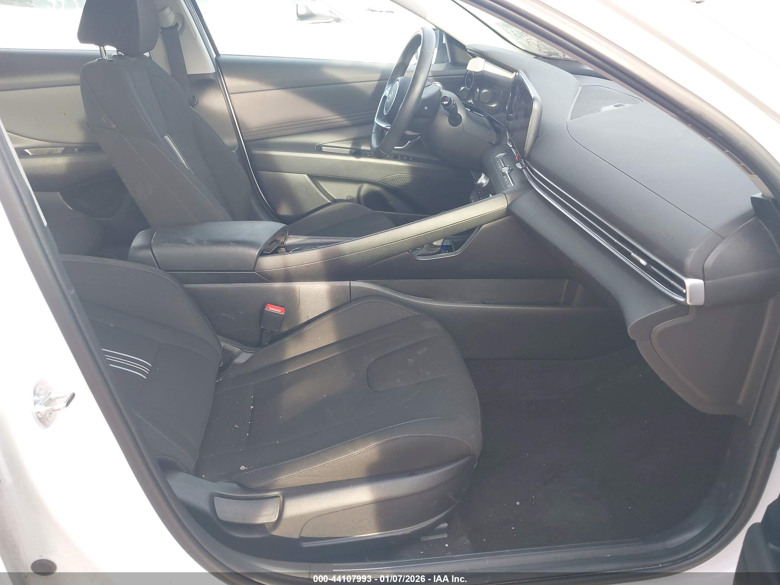 HYUNDAI ELANTRA image 5