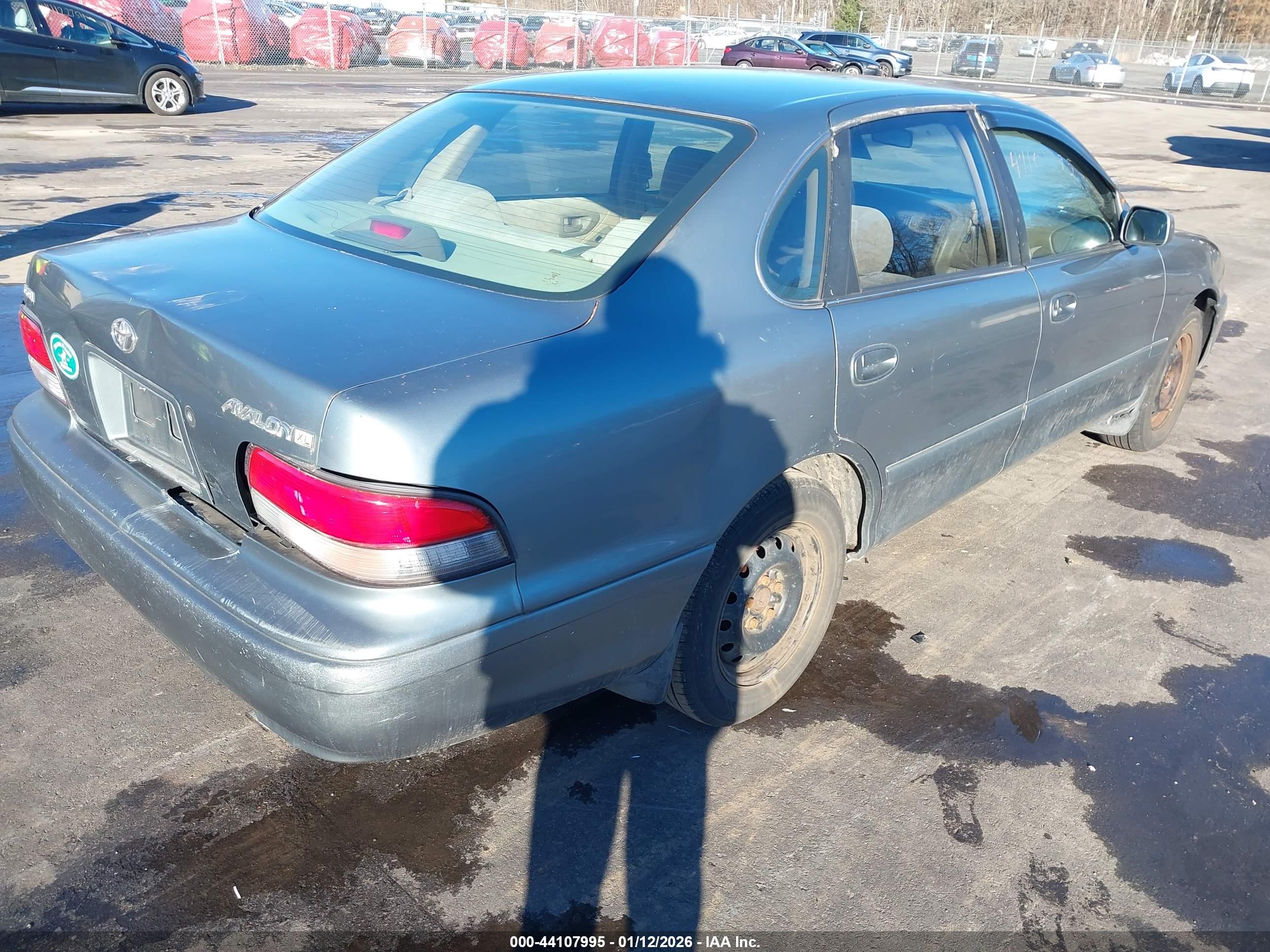 TOYOTA AVALON image 4