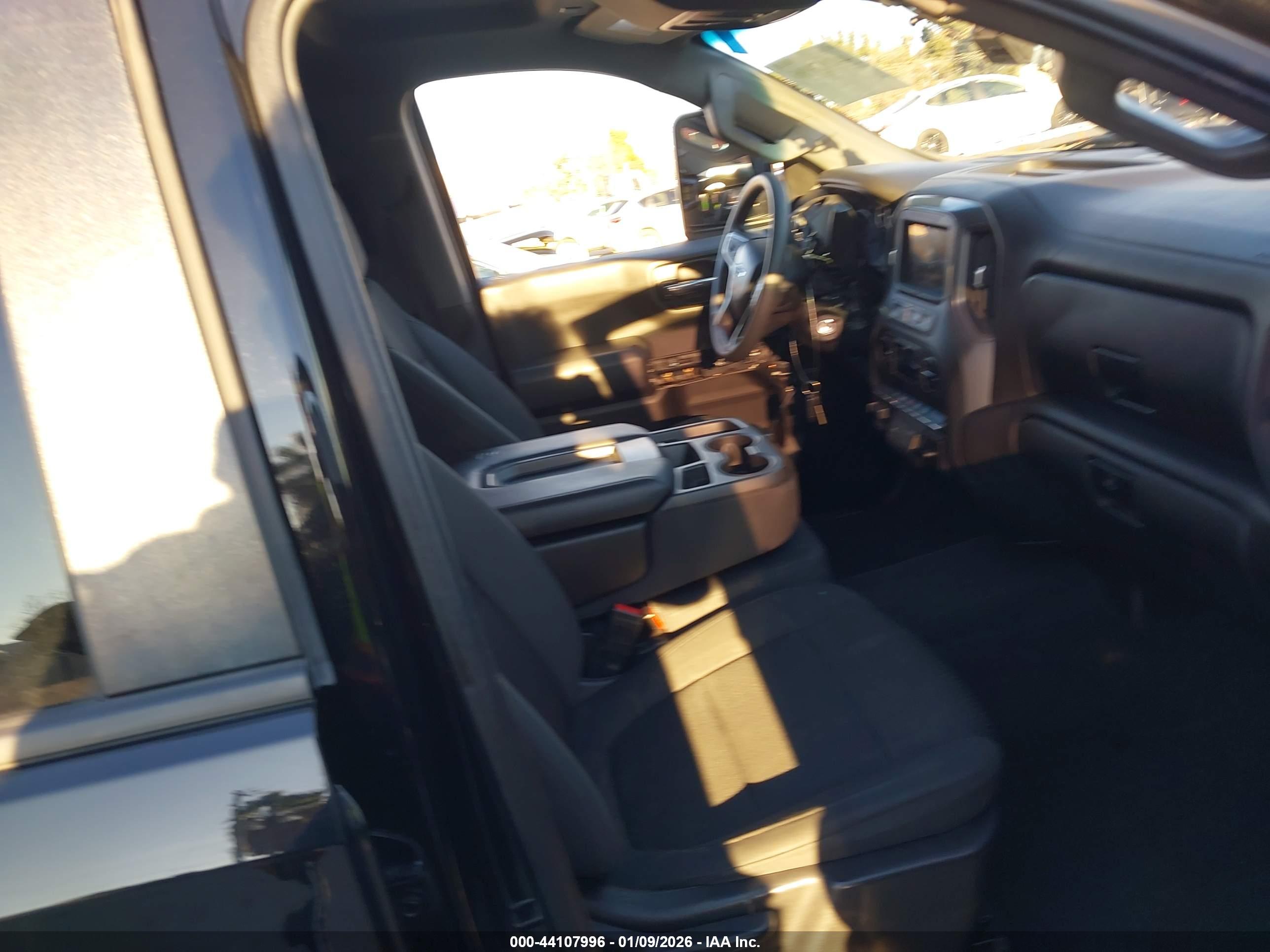CHEVROLET SILVERADO image 5