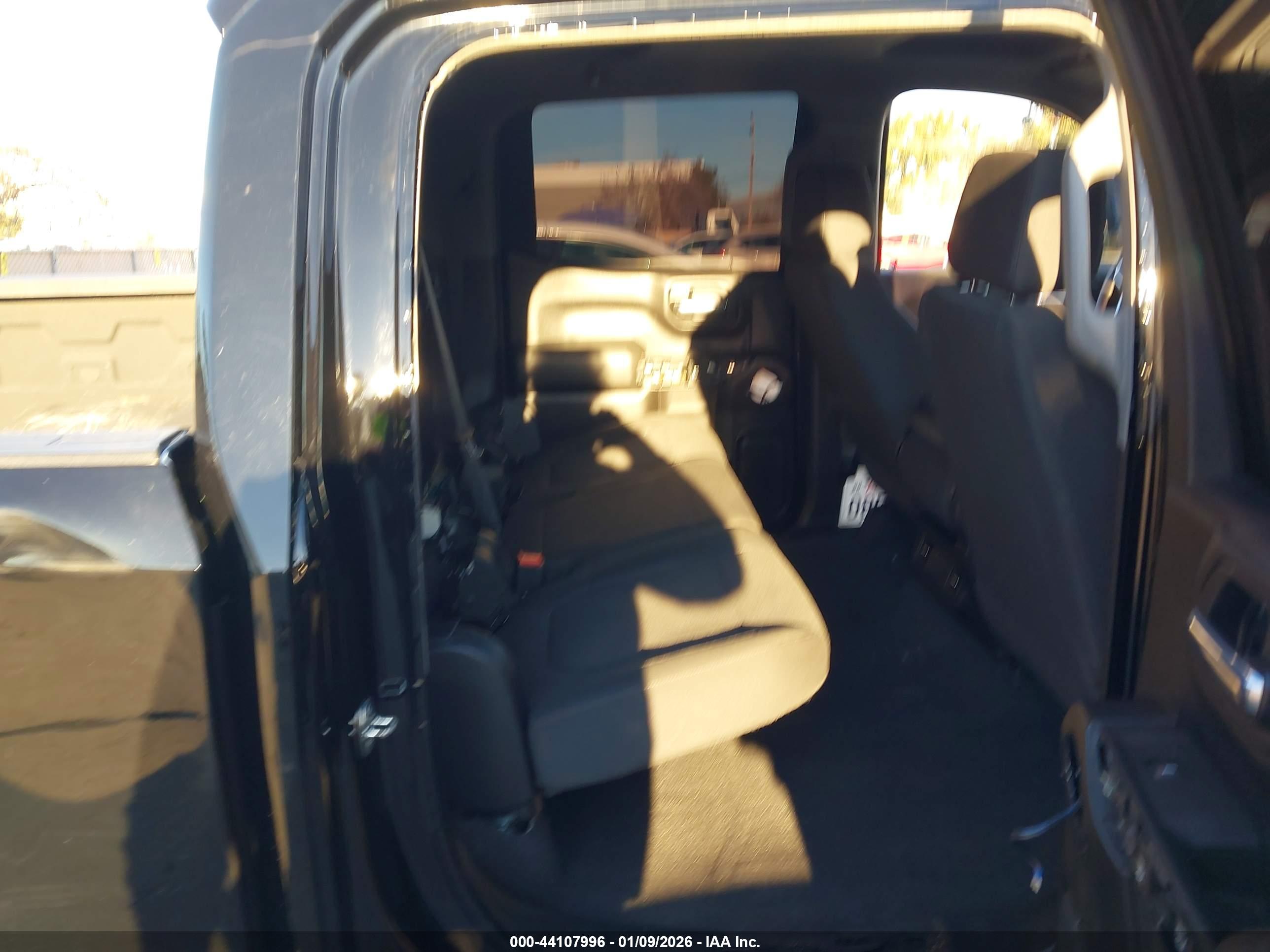 CHEVROLET SILVERADO image 8