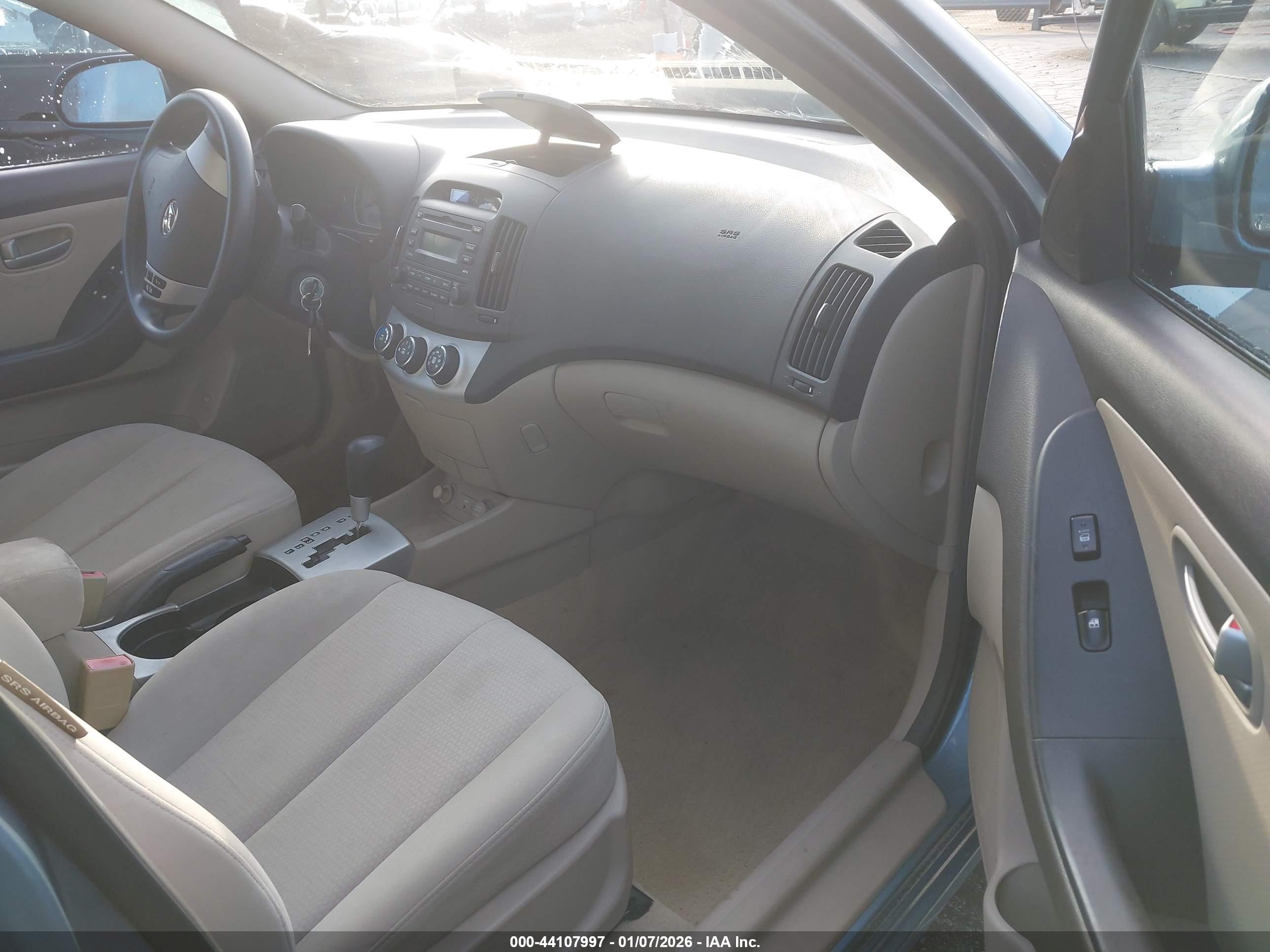 HYUNDAI ELANTRA image 5