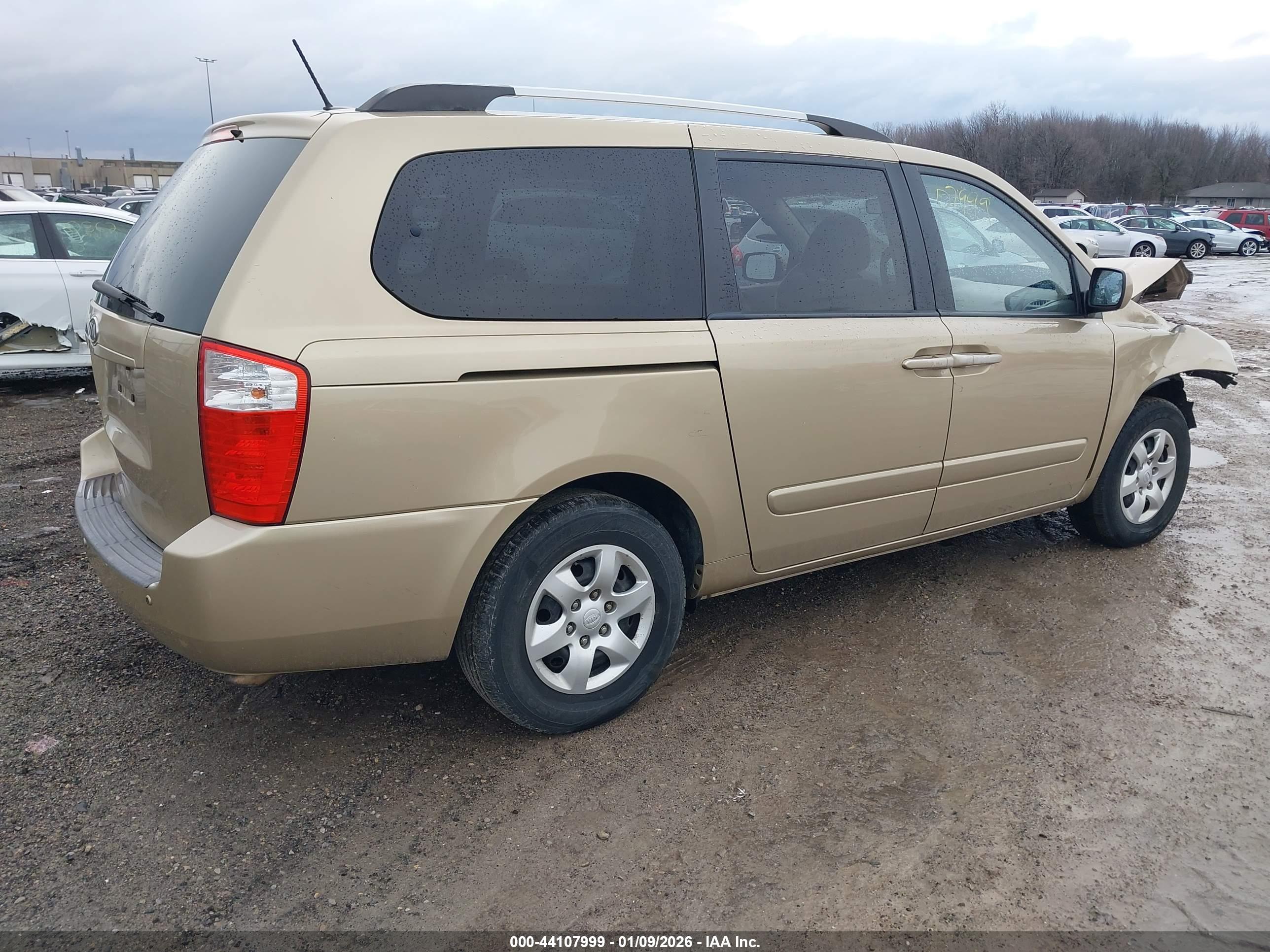 KIA SEDONA image 4