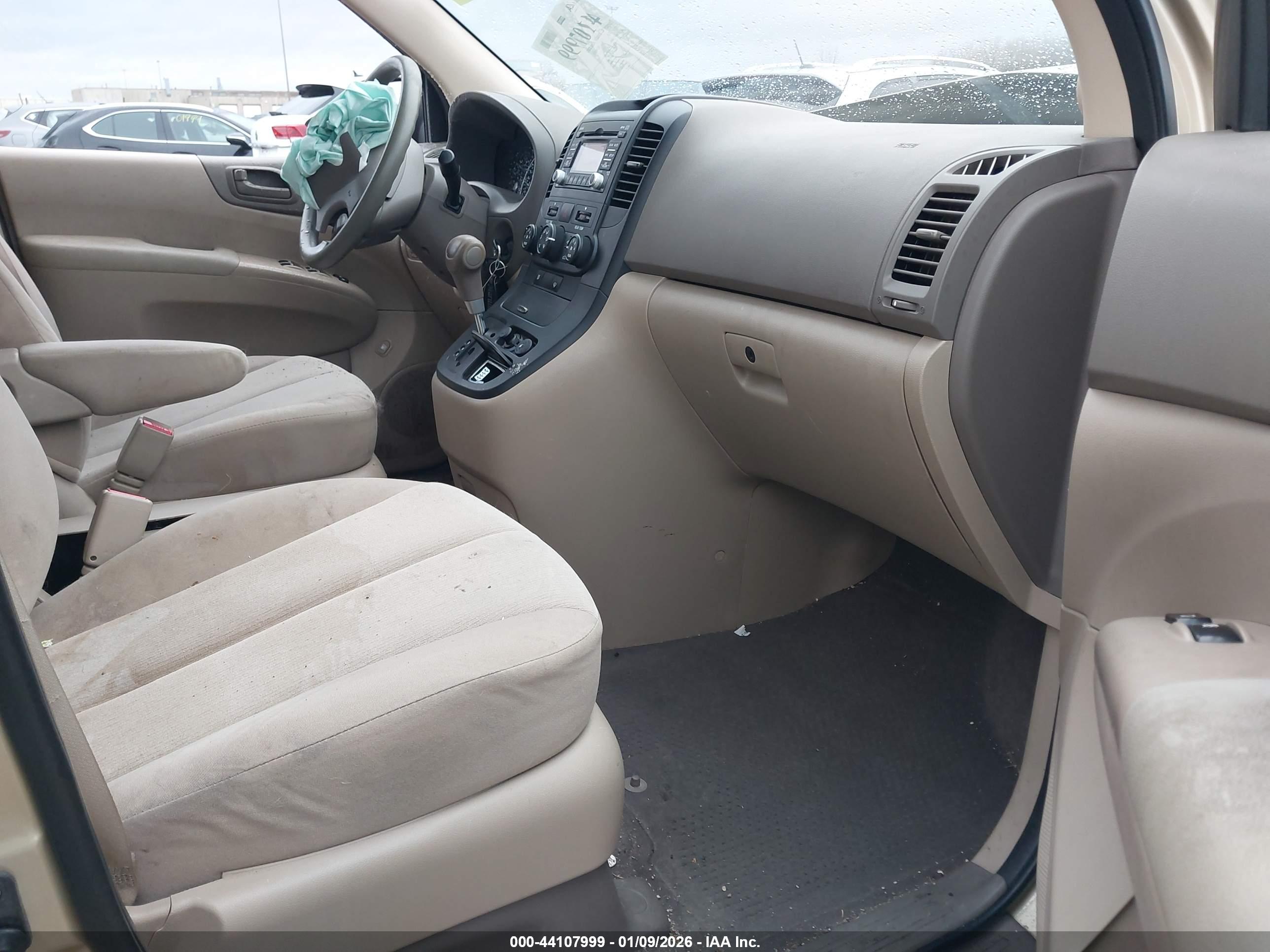 KIA SEDONA image 5
