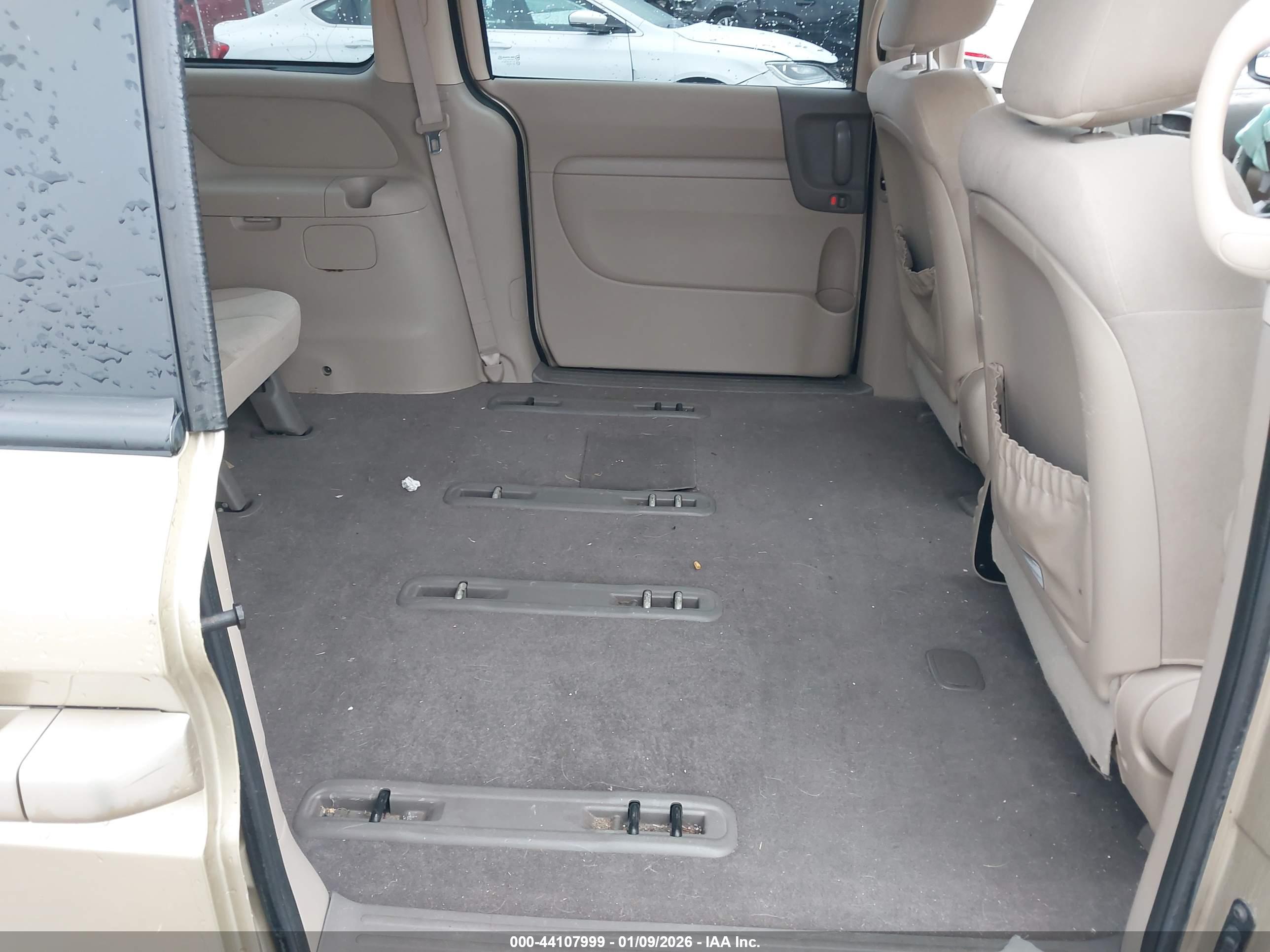 KIA SEDONA image 8