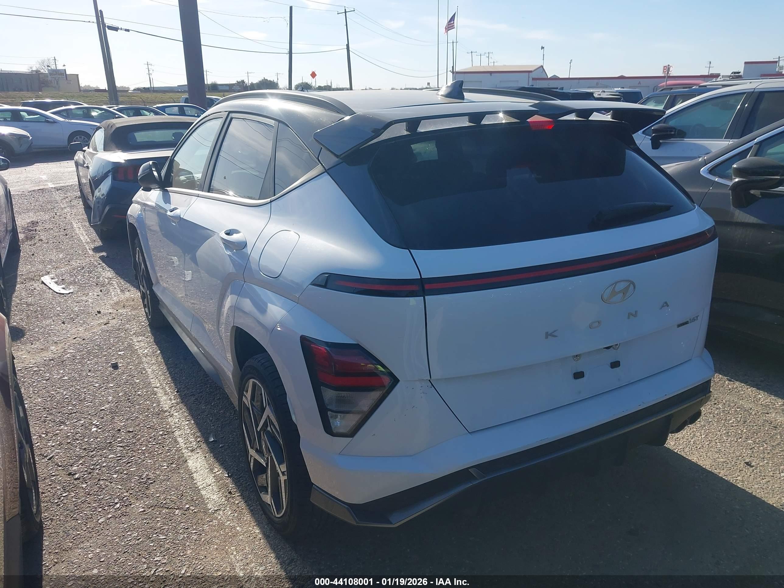 HYUNDAI KONA image 3