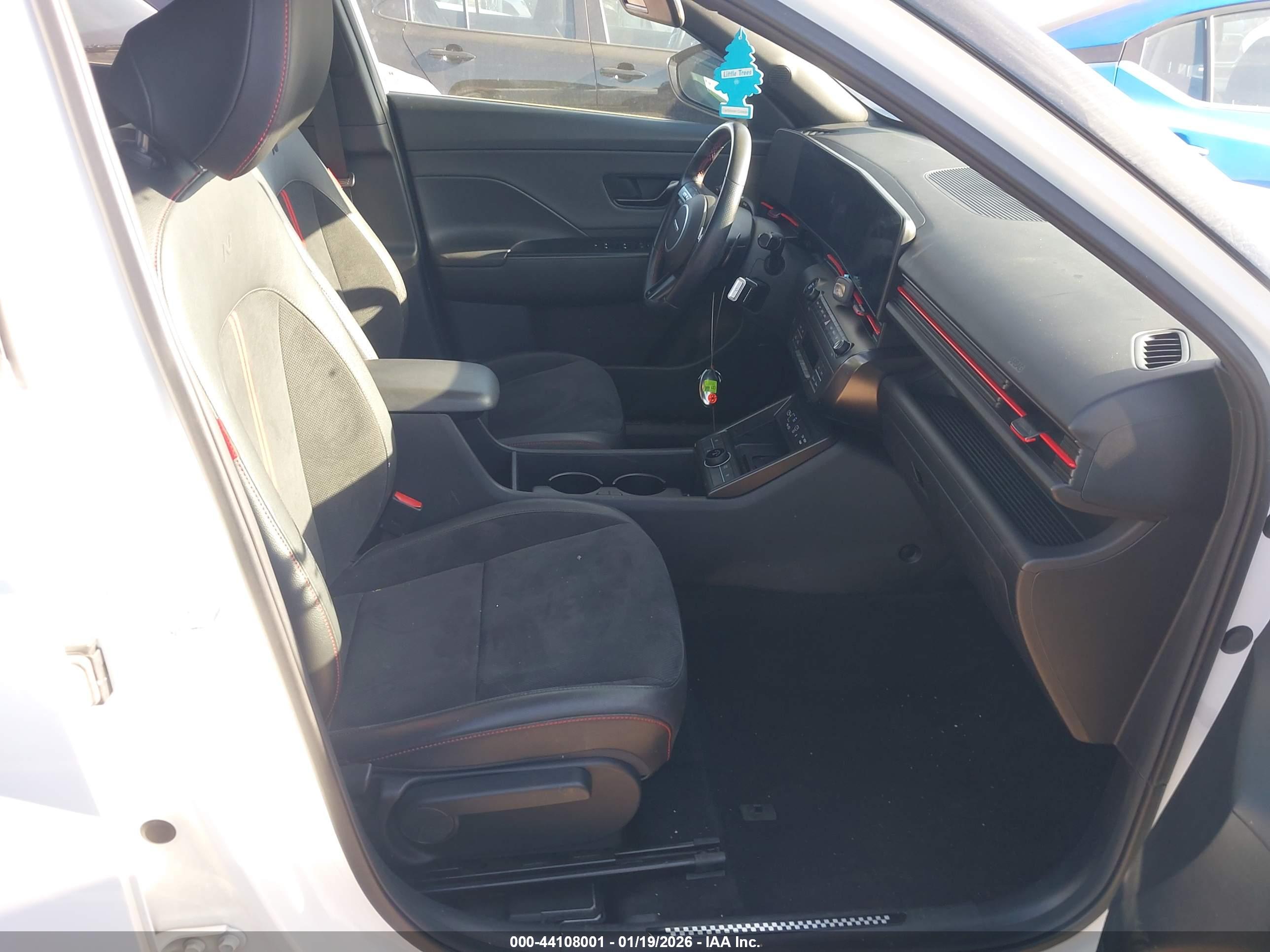 HYUNDAI KONA image 5