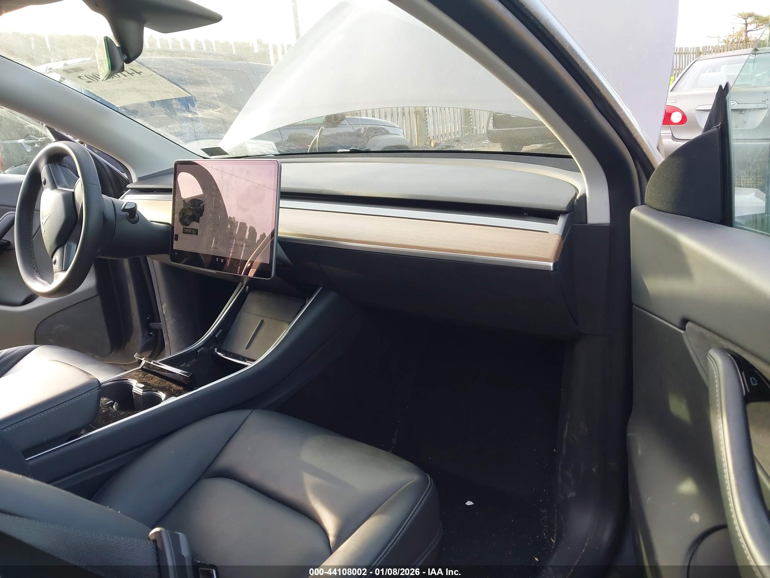 TESLA MODEL image 5