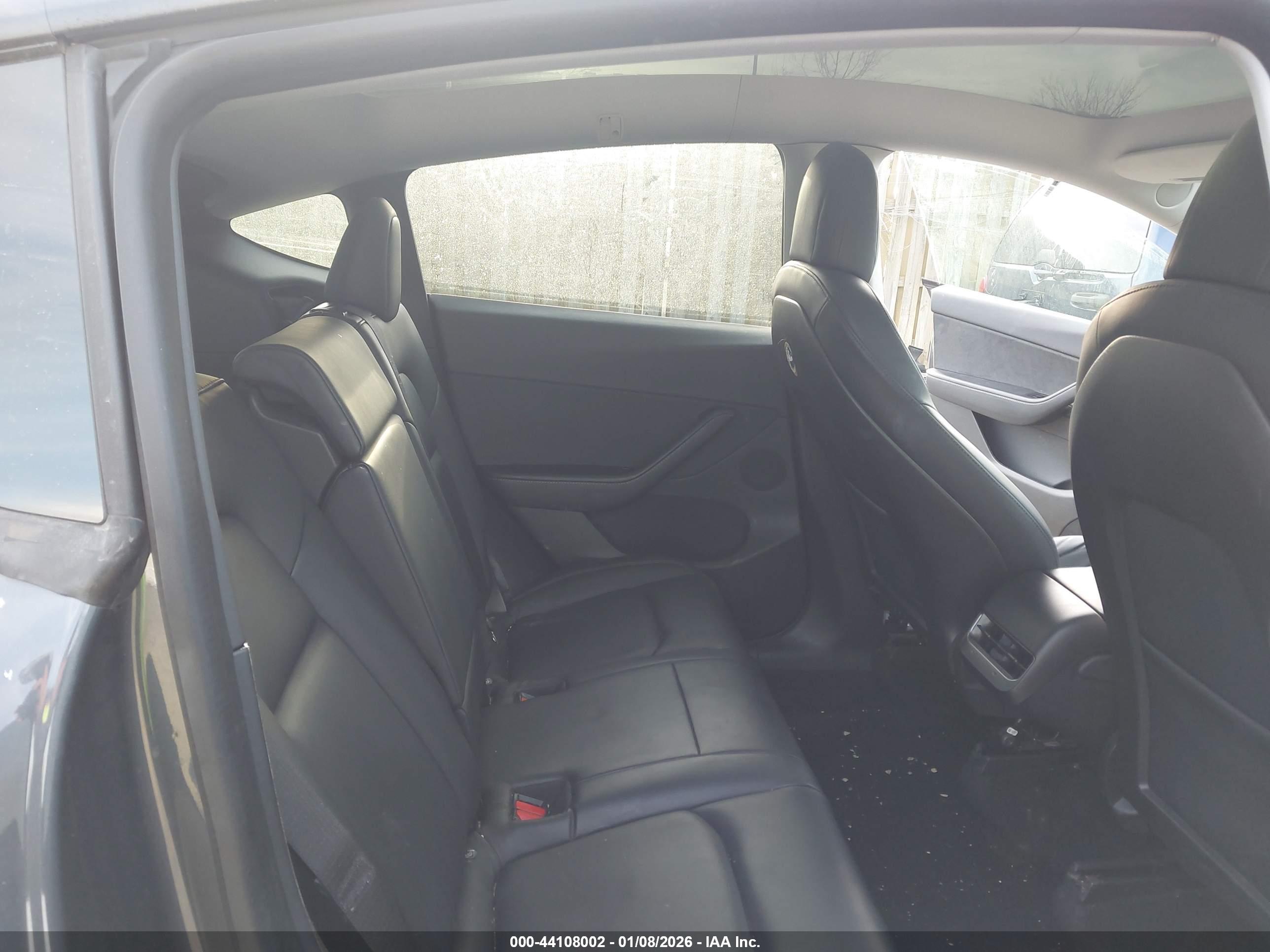 TESLA MODEL image 8