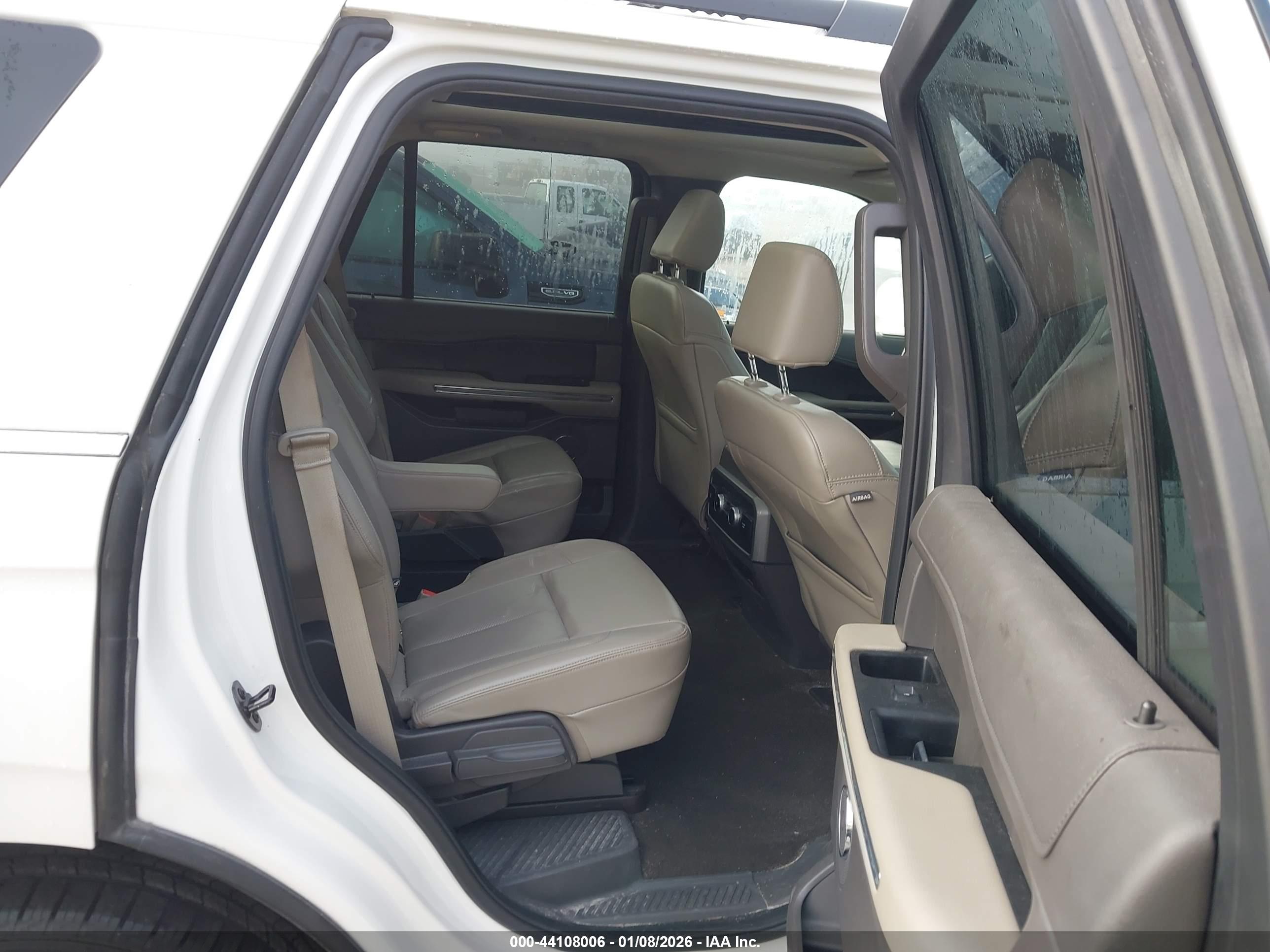 FORD EXPEDITION image 8