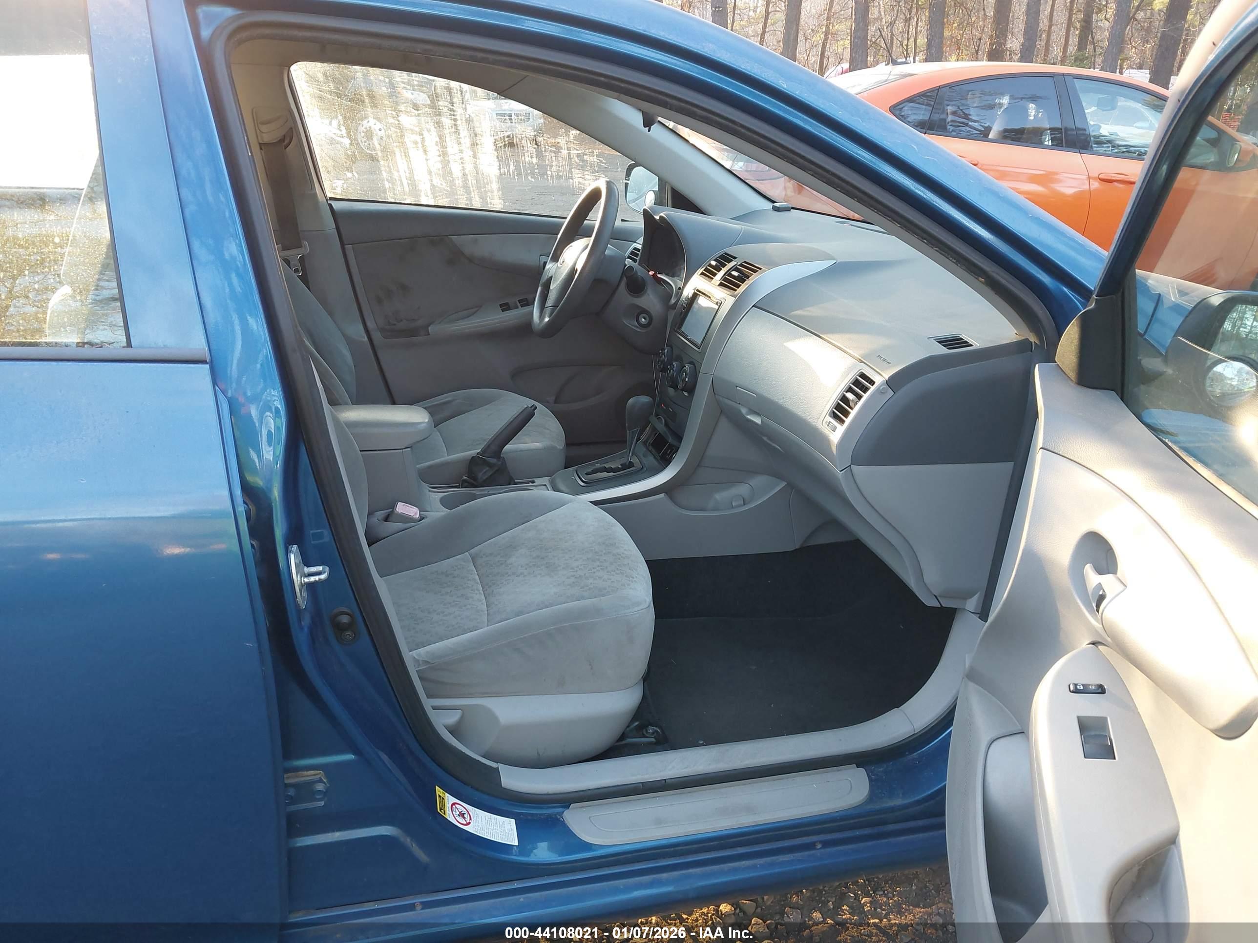 TOYOTA COROLLA image 5