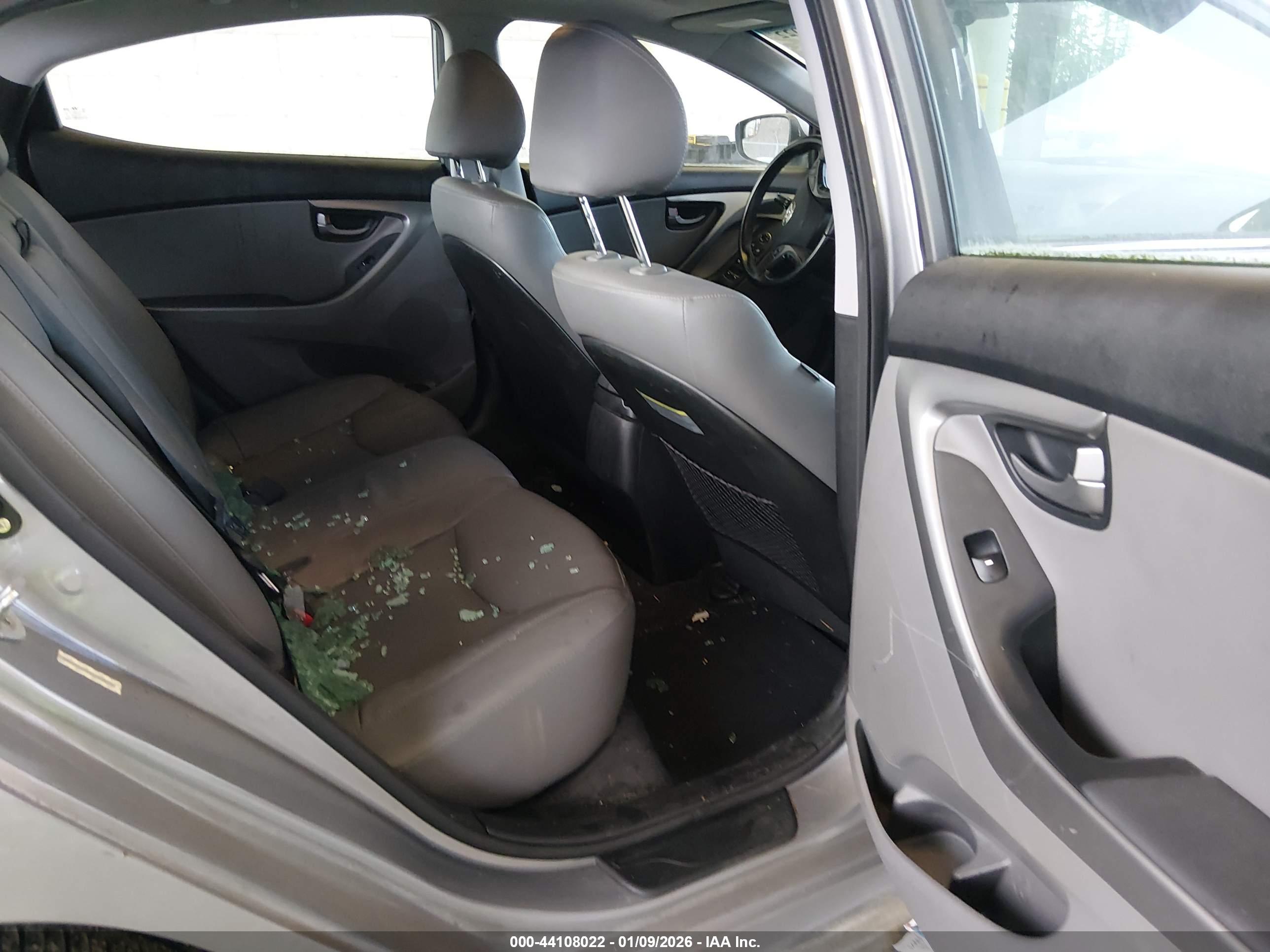HYUNDAI ELANTRA image 8