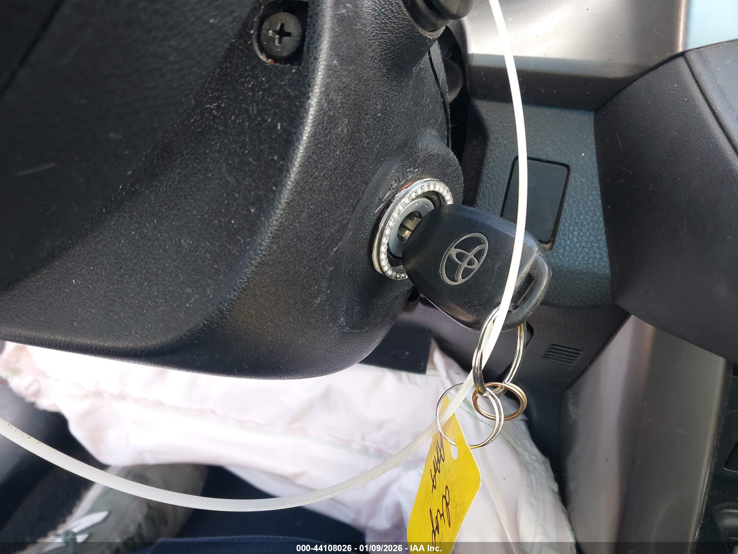 TOYOTA RAV4 image 11