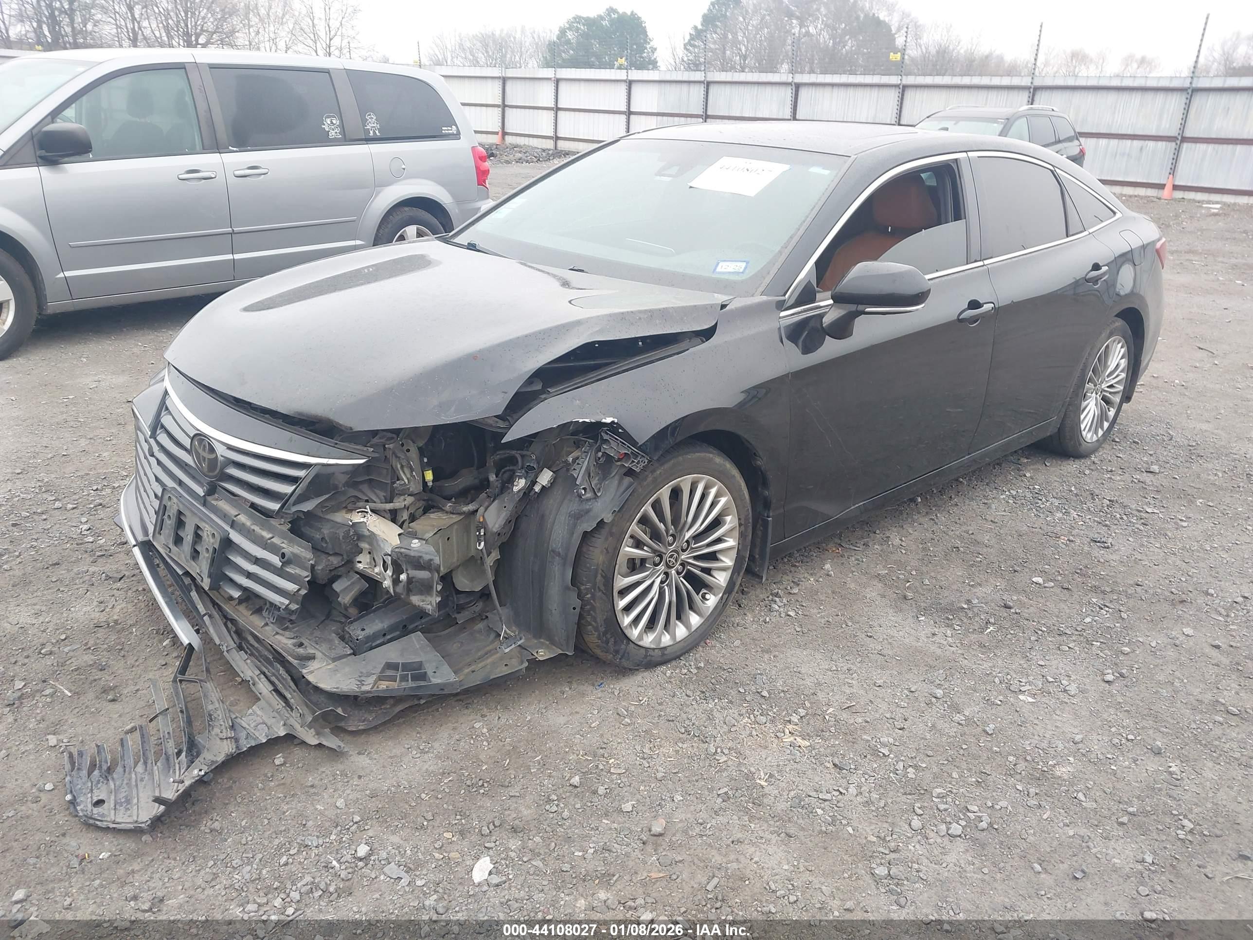TOYOTA AVALON image 2