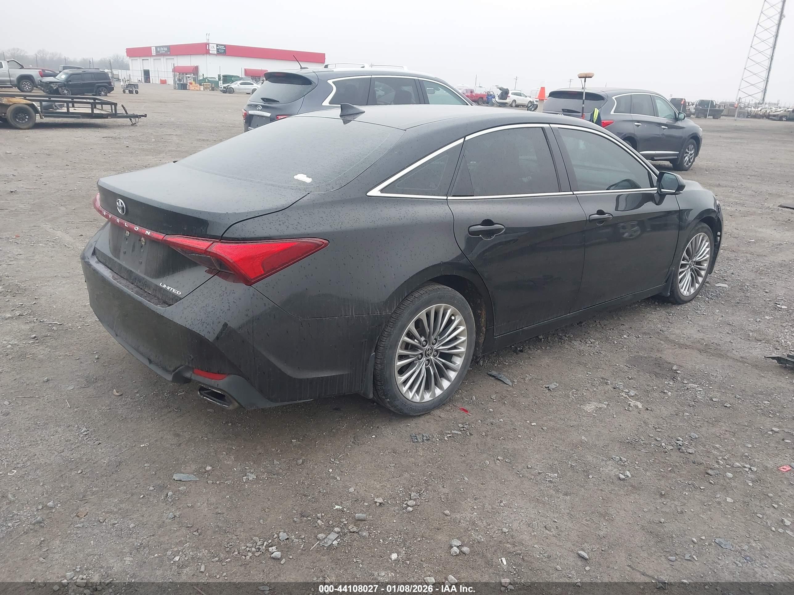TOYOTA AVALON image 4