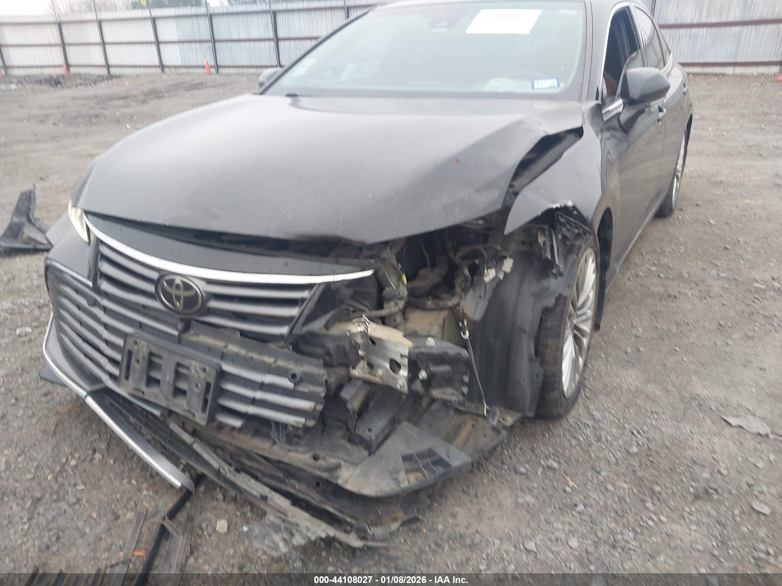 TOYOTA AVALON image 6