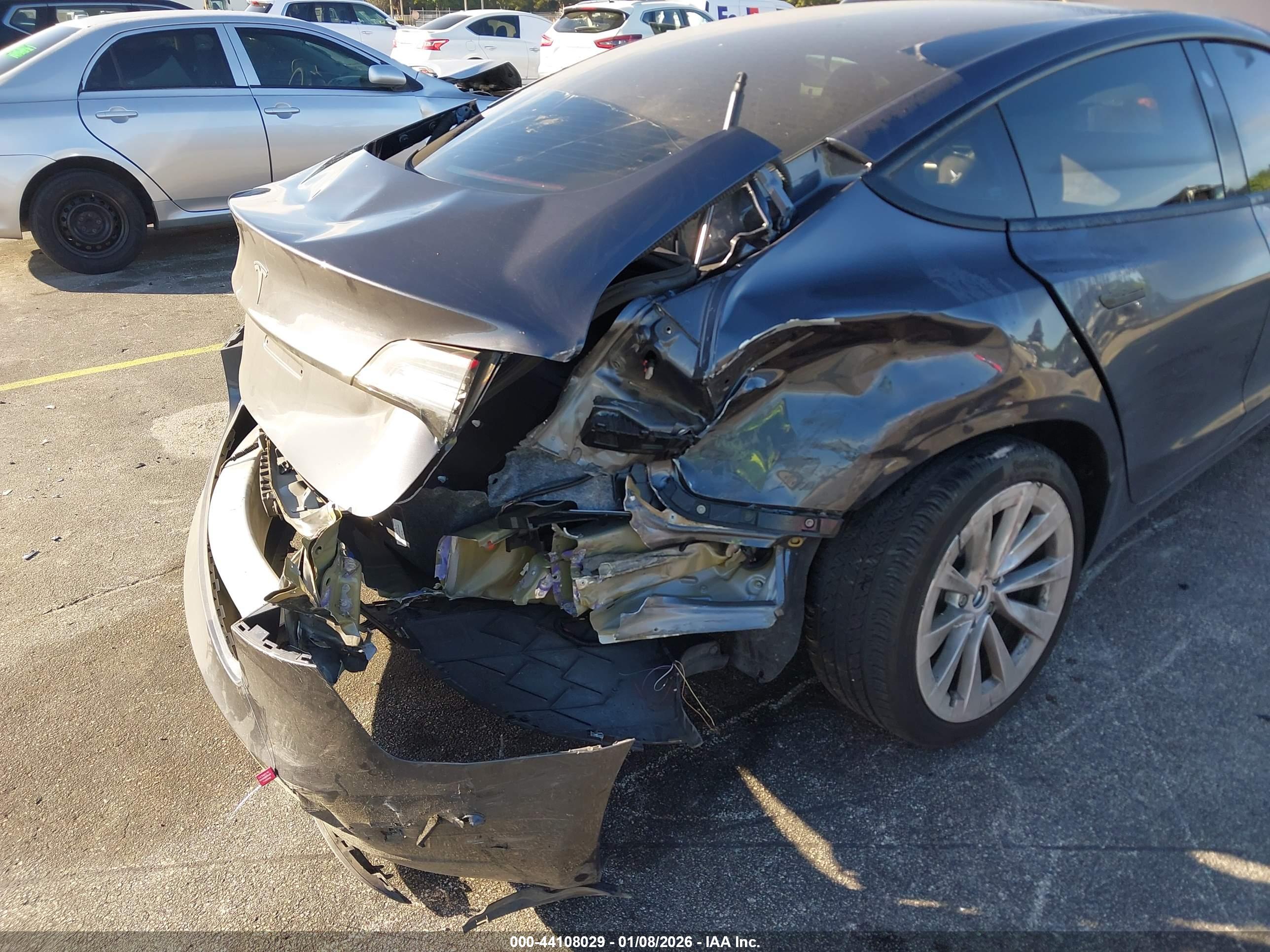 TESLA MODEL image 6