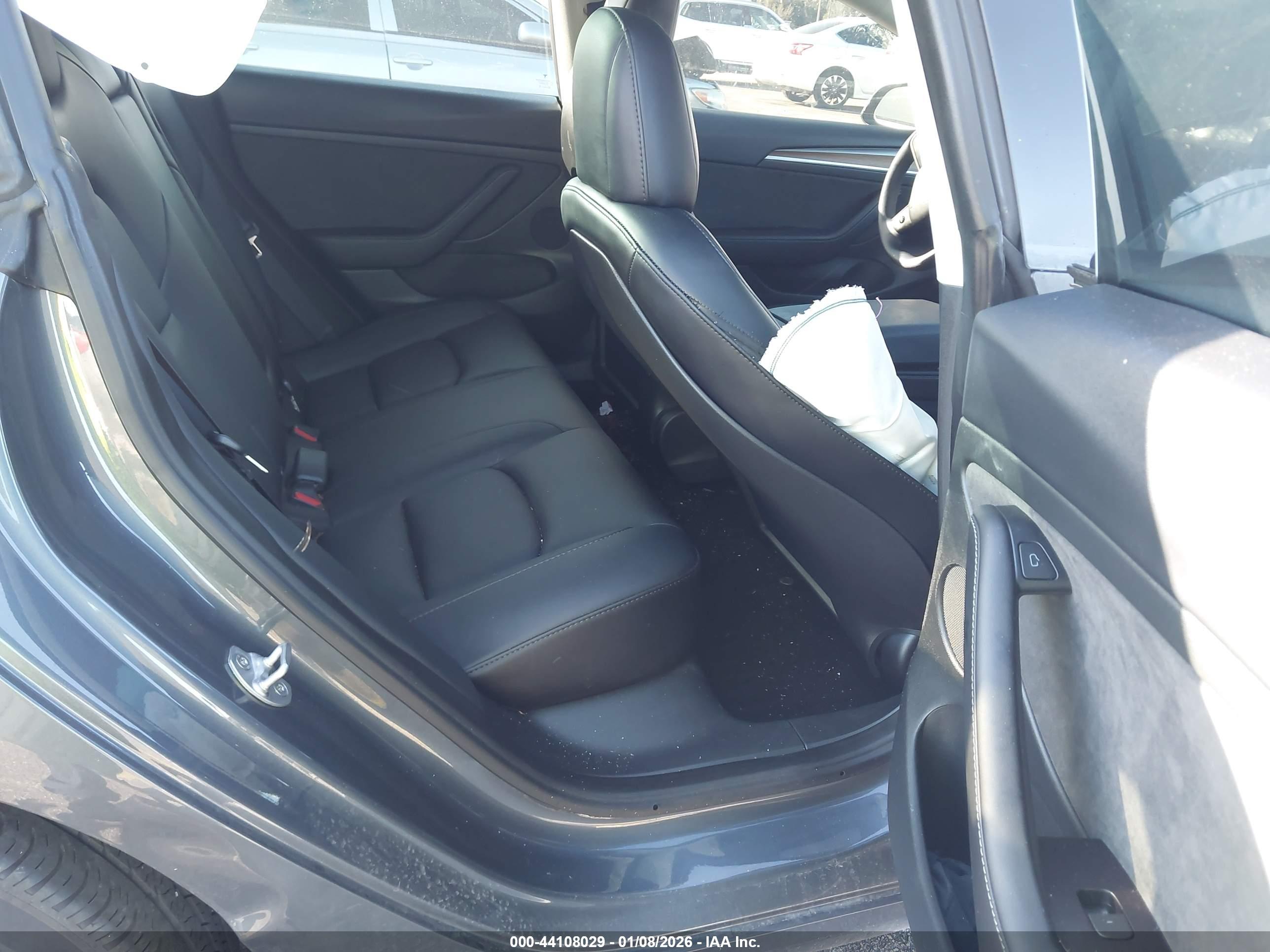 TESLA MODEL image 8