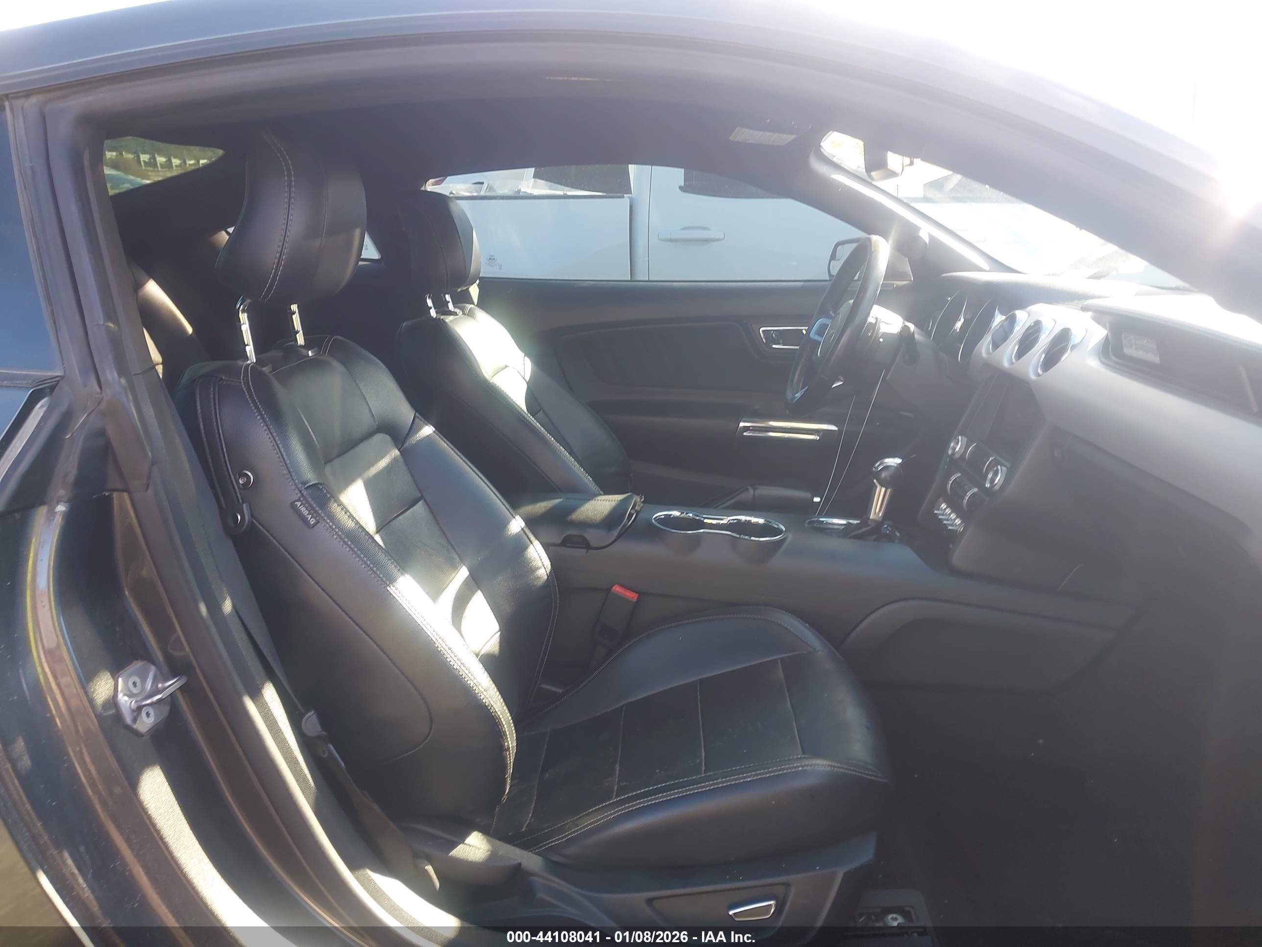 FORD MUSTANG image 5