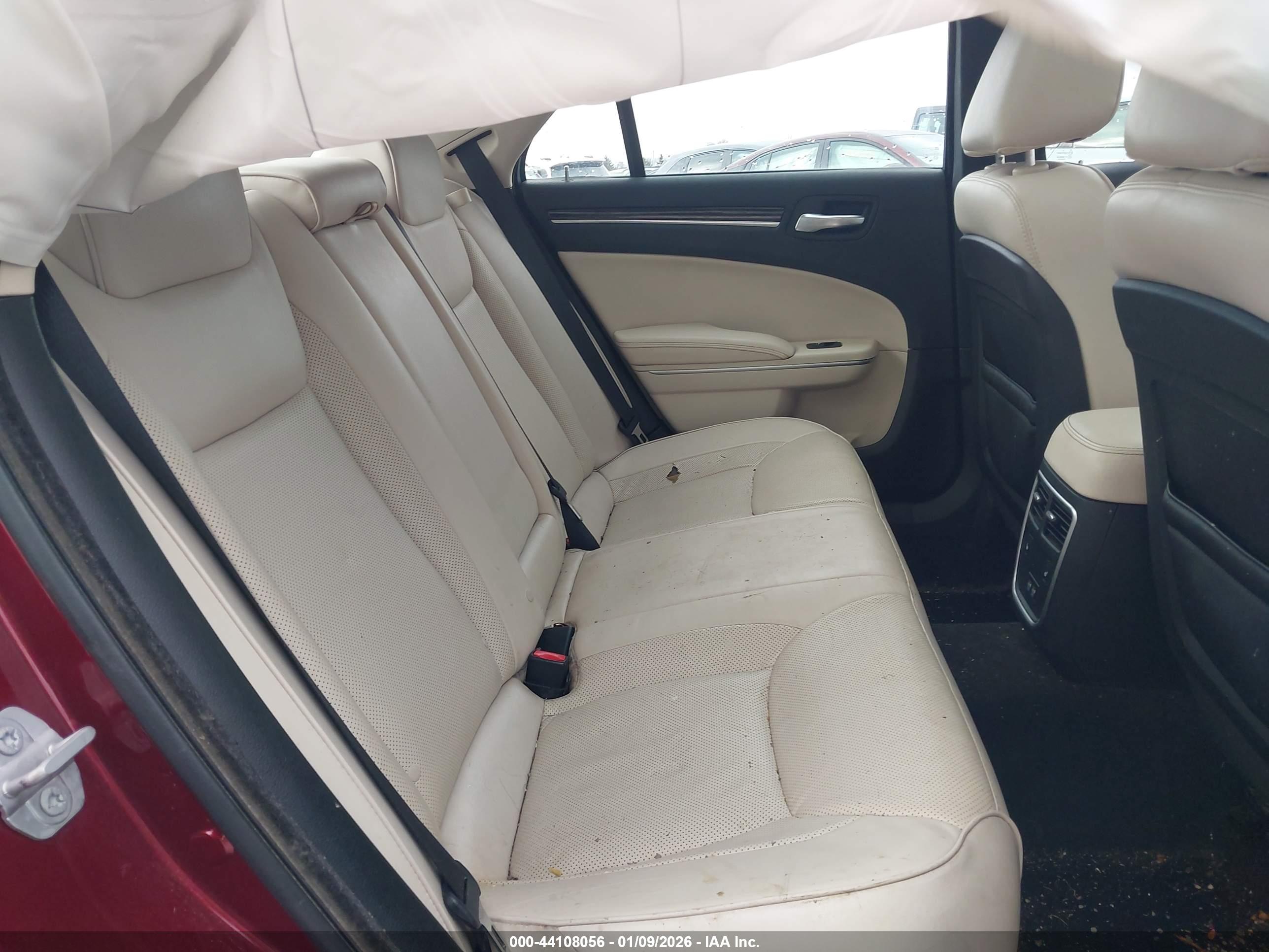 CHRYSLER 300 image 8