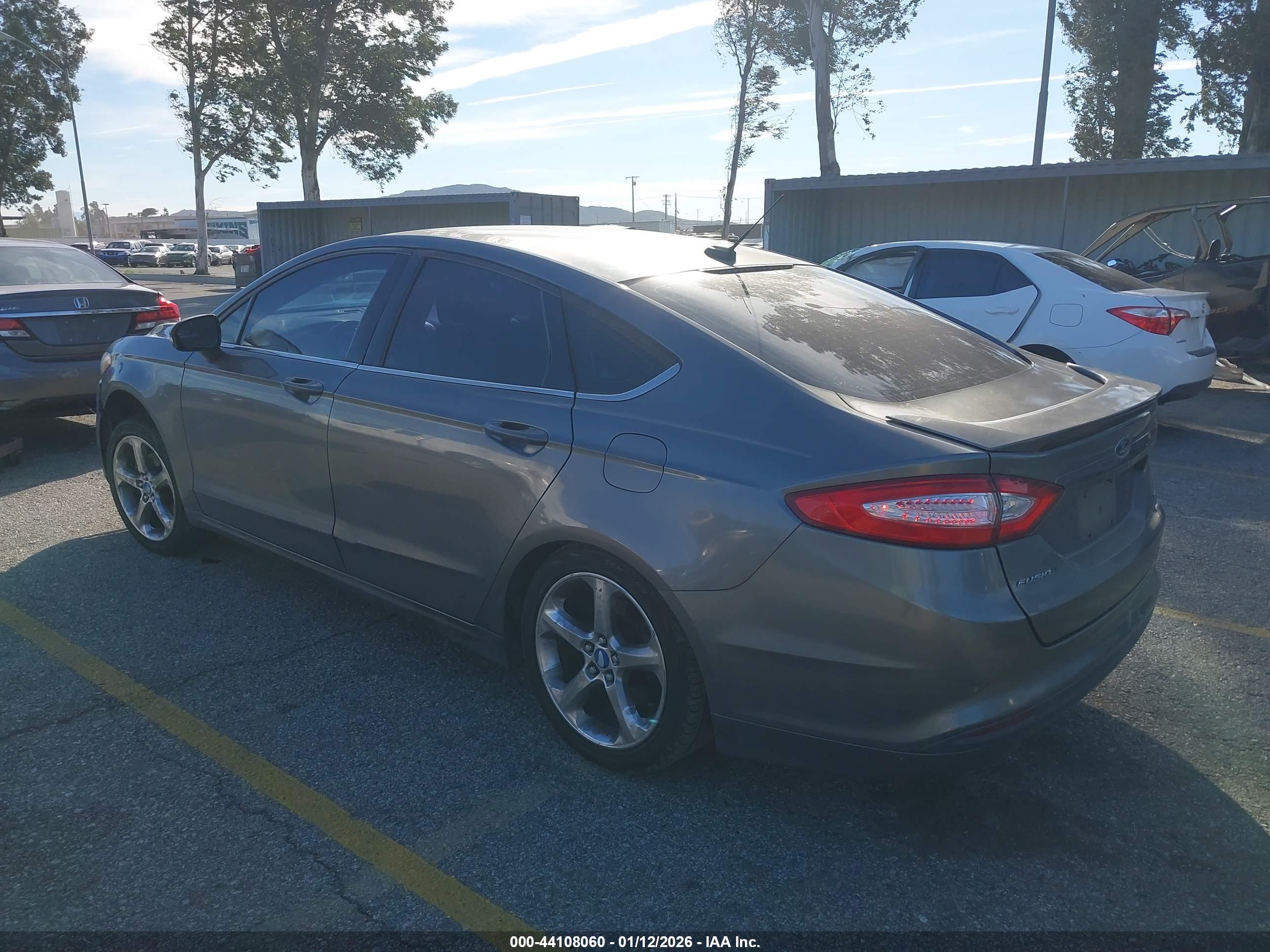 FORD FUSION image 3