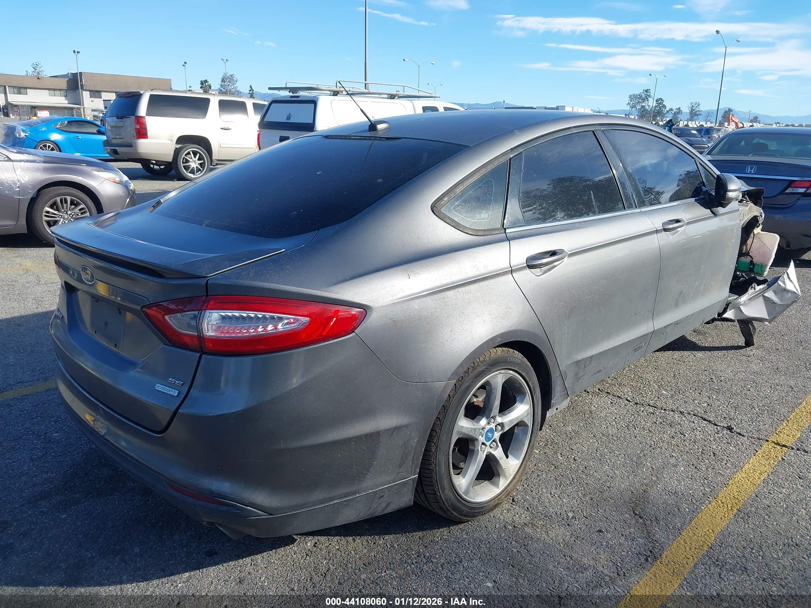 FORD FUSION image 4