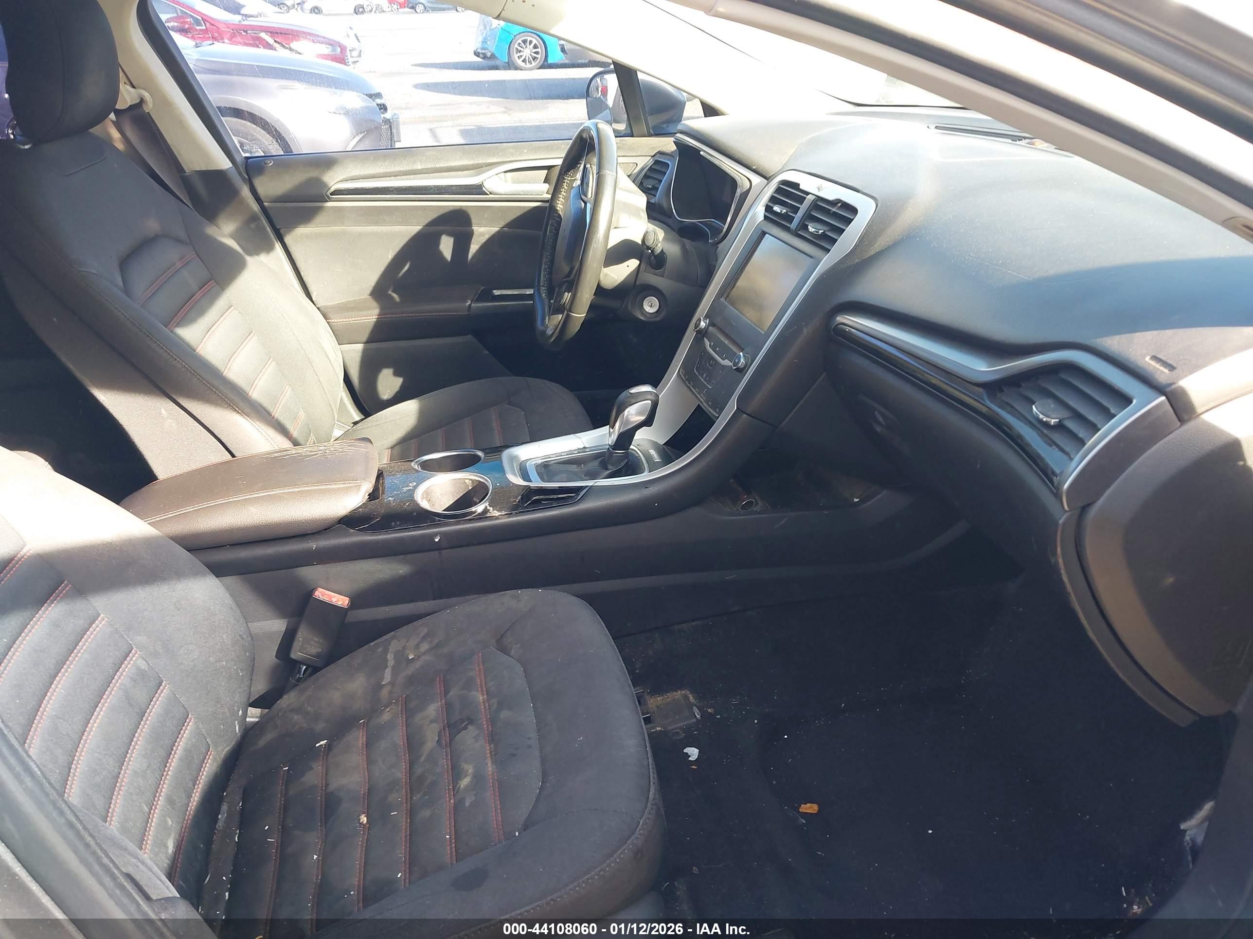 FORD FUSION image 5
