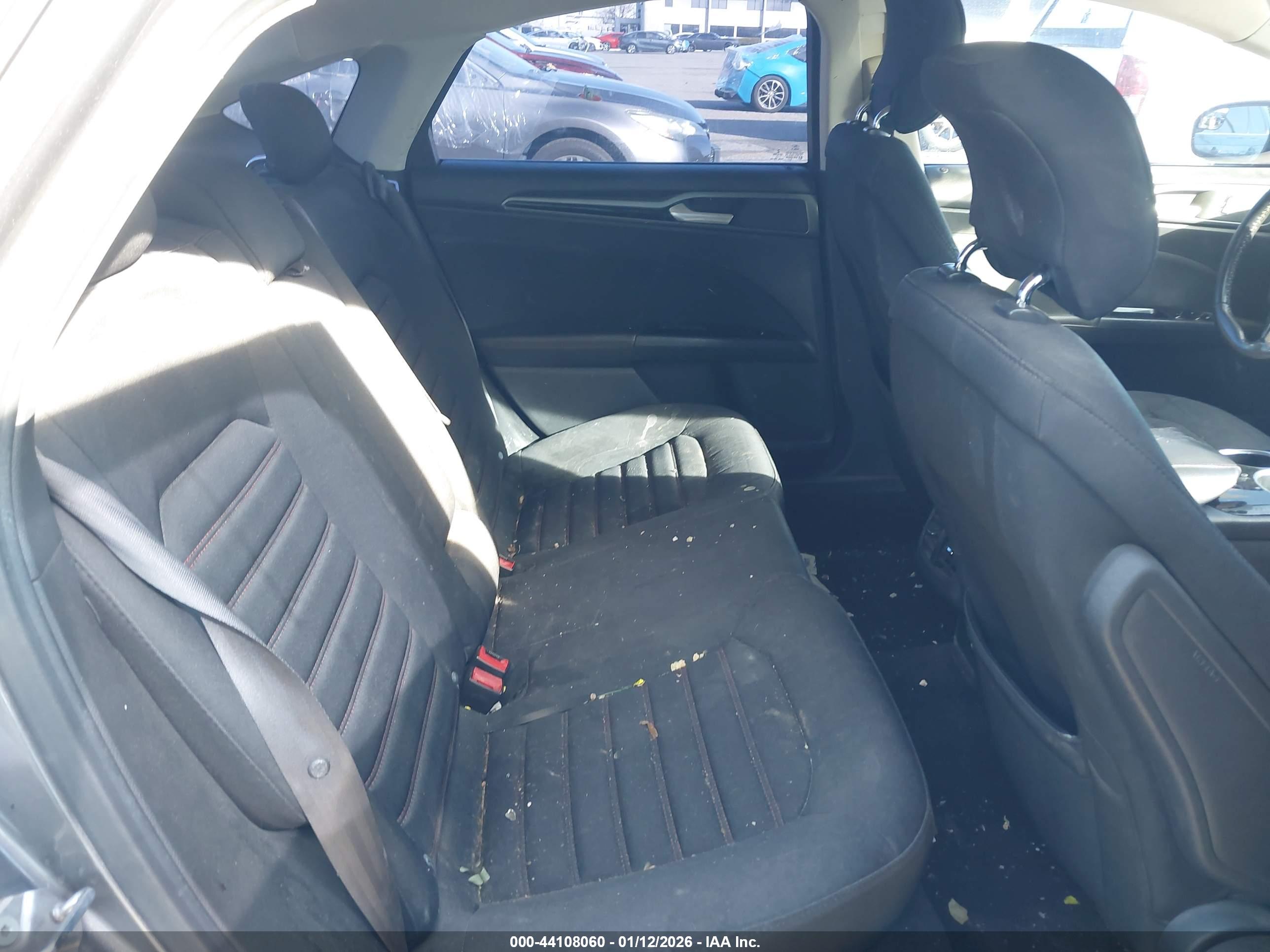 FORD FUSION image 8