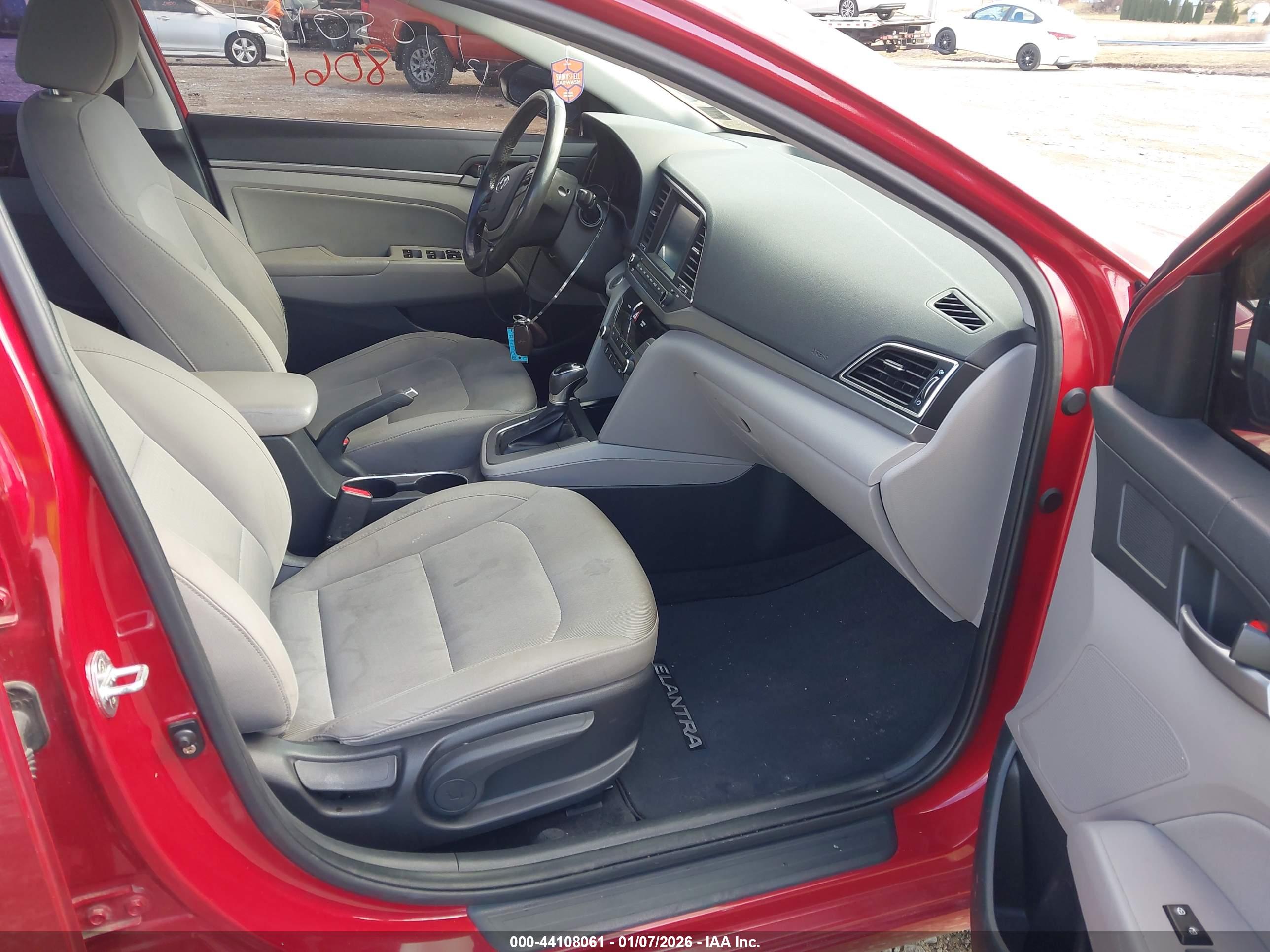 HYUNDAI ELANTRA image 5