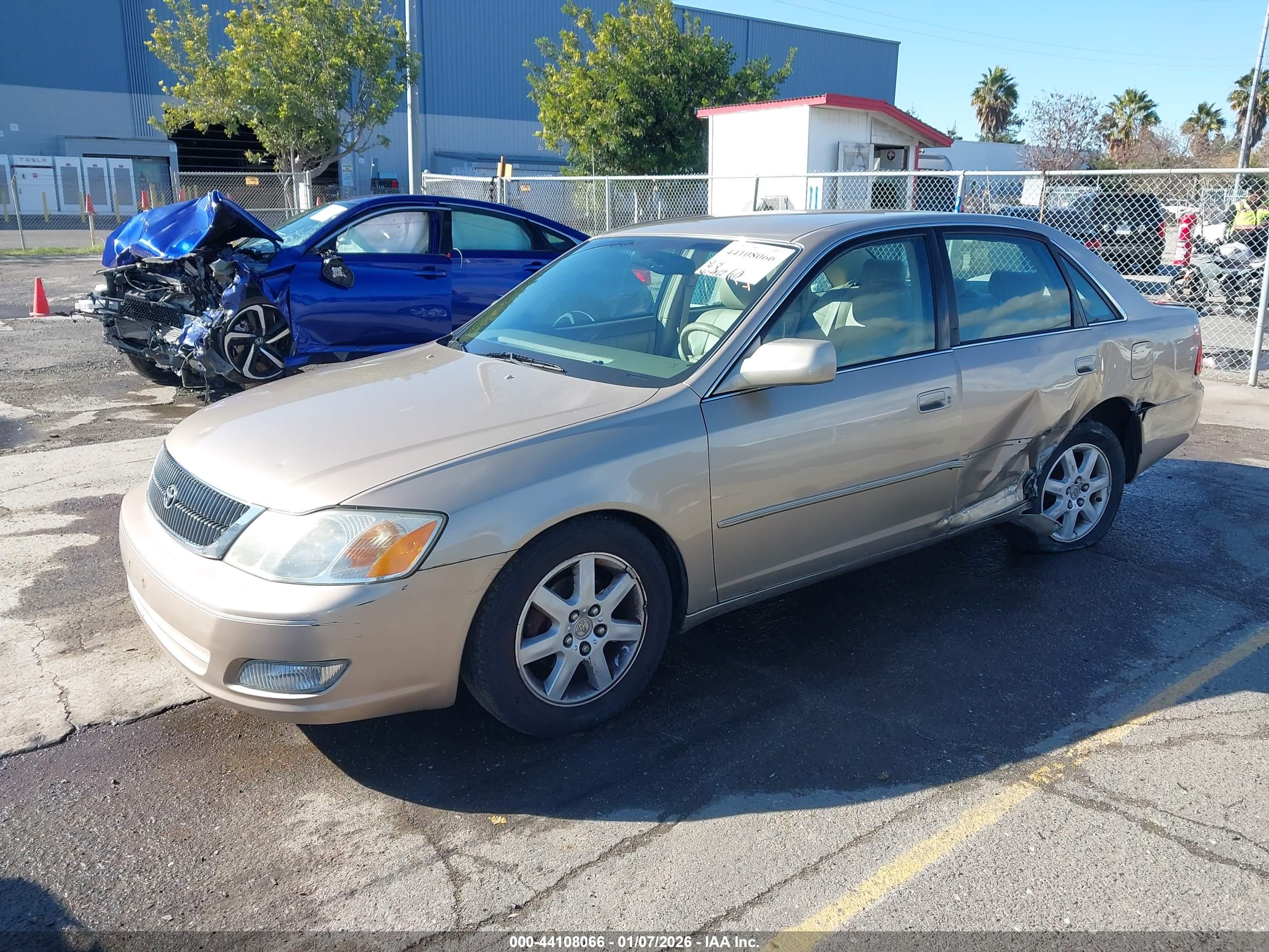 TOYOTA AVALON image 2