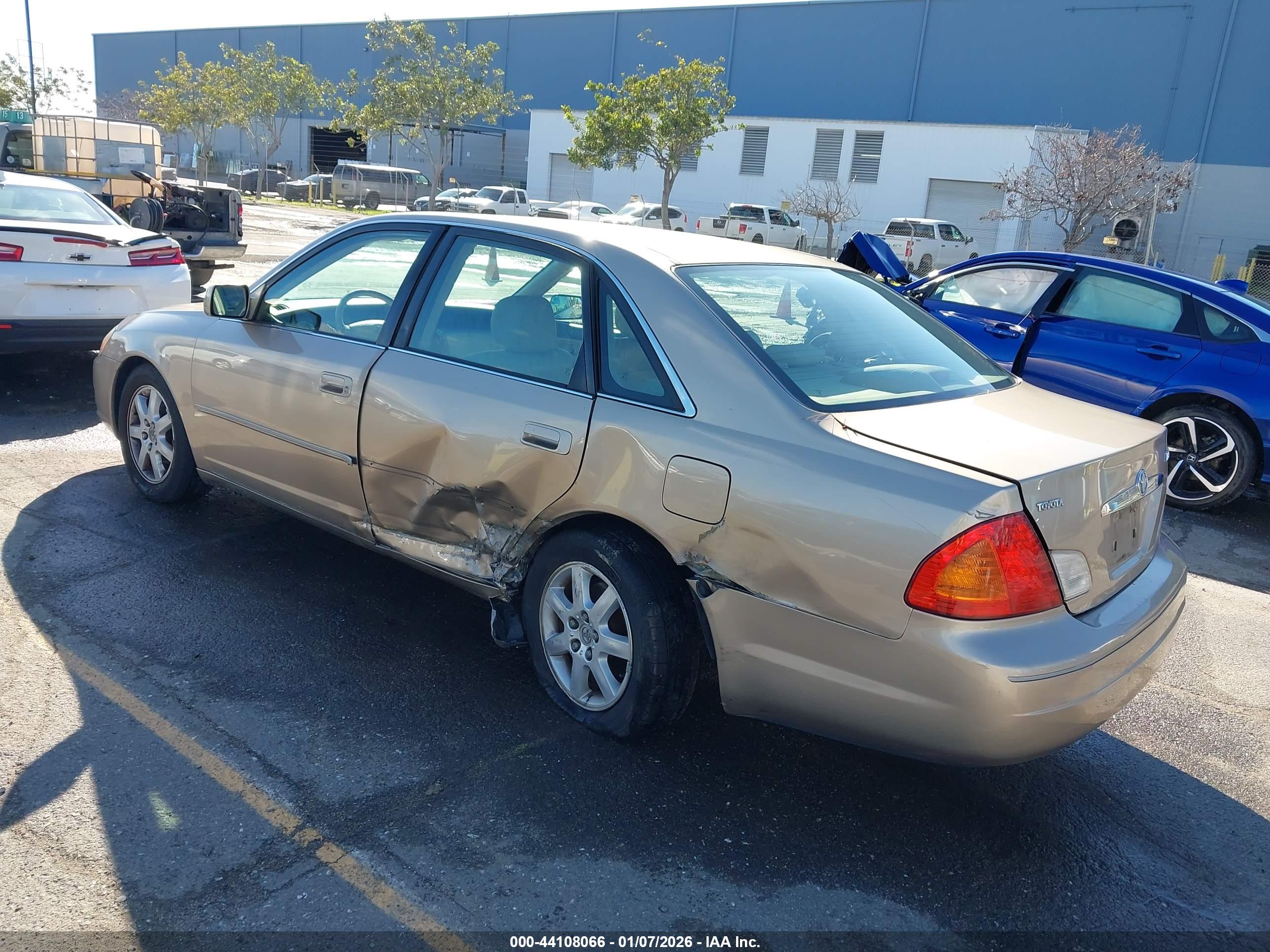 TOYOTA AVALON image 3