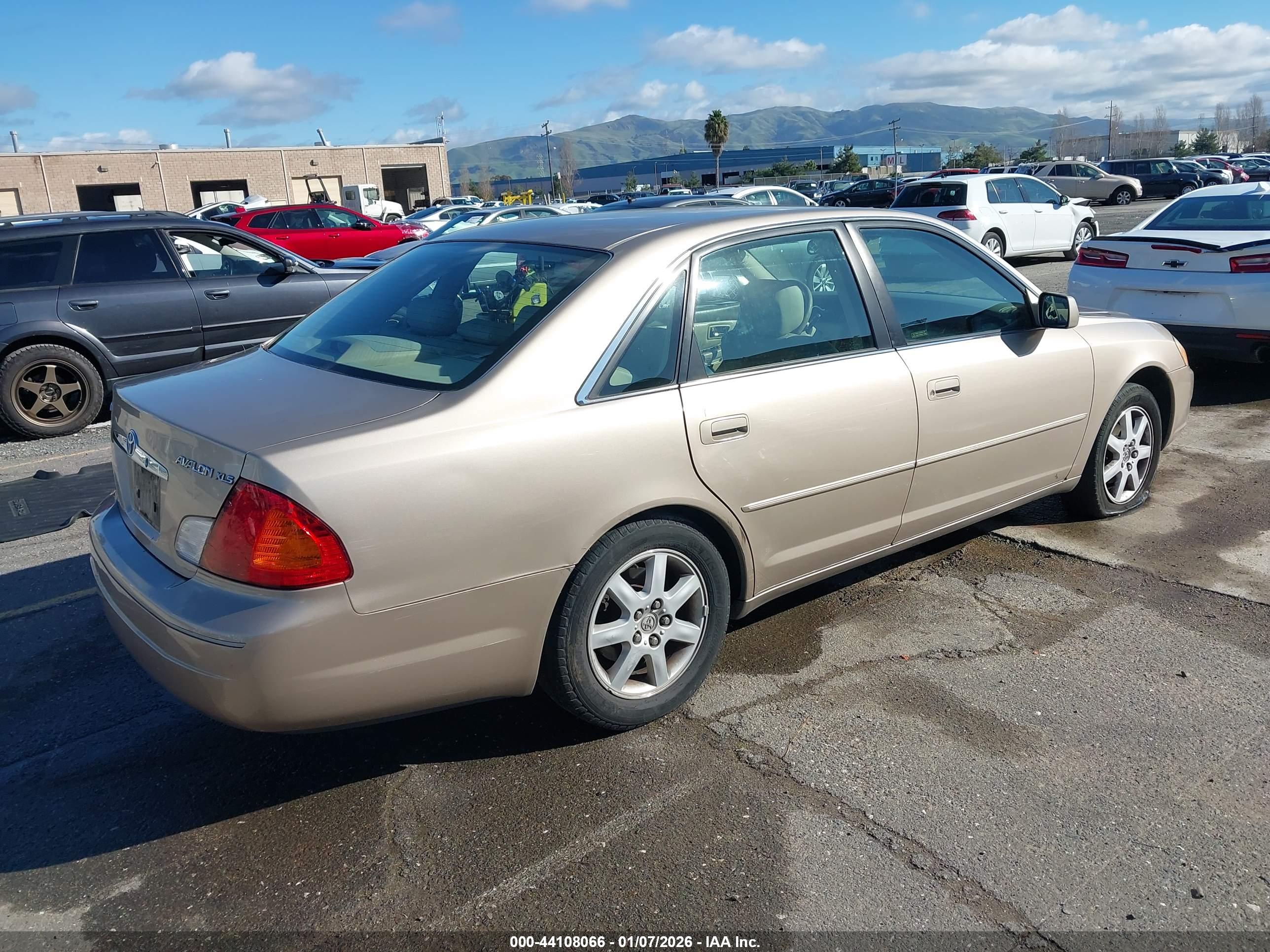 TOYOTA AVALON image 4