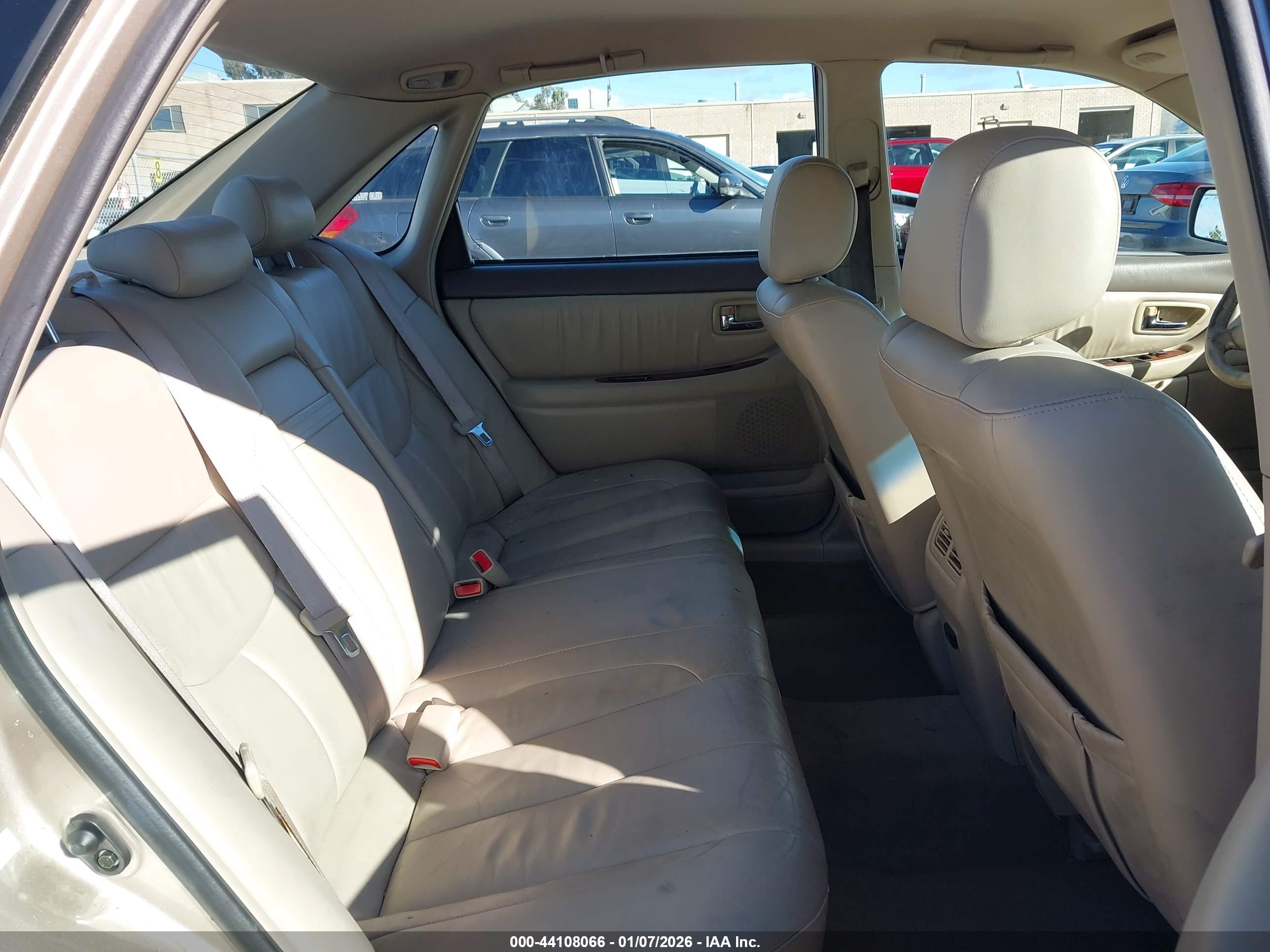 TOYOTA AVALON image 8