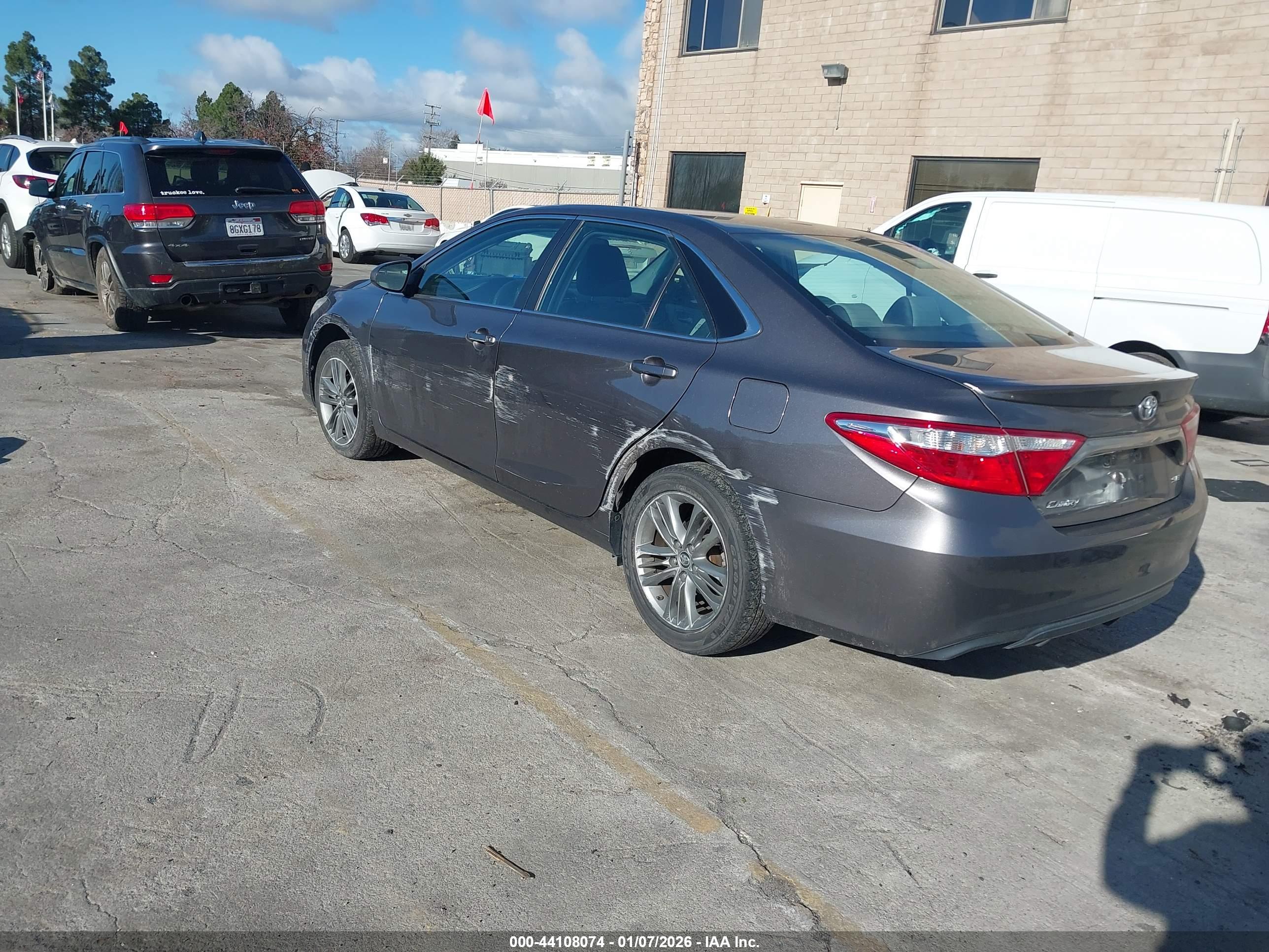 TOYOTA CAMRY image 3